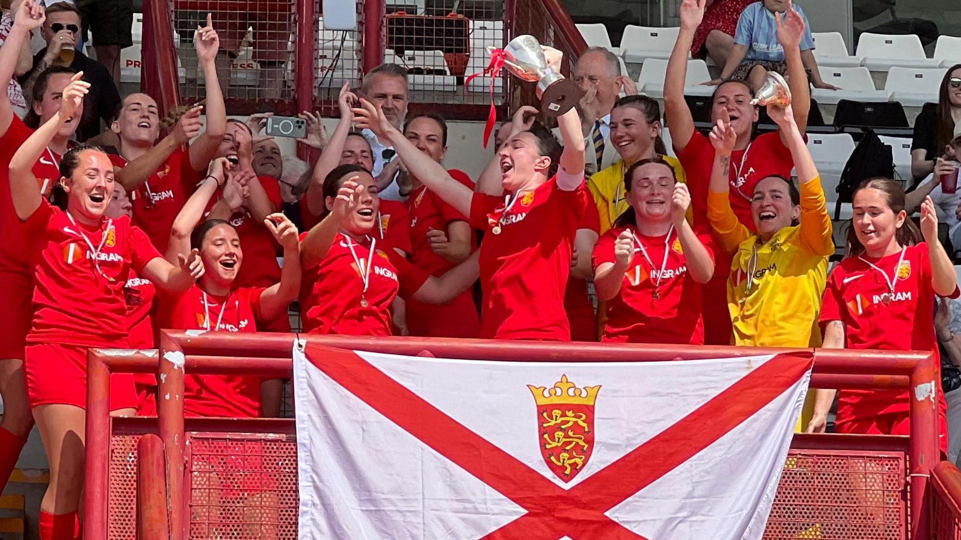 Jersey lift the Muratti Vase
