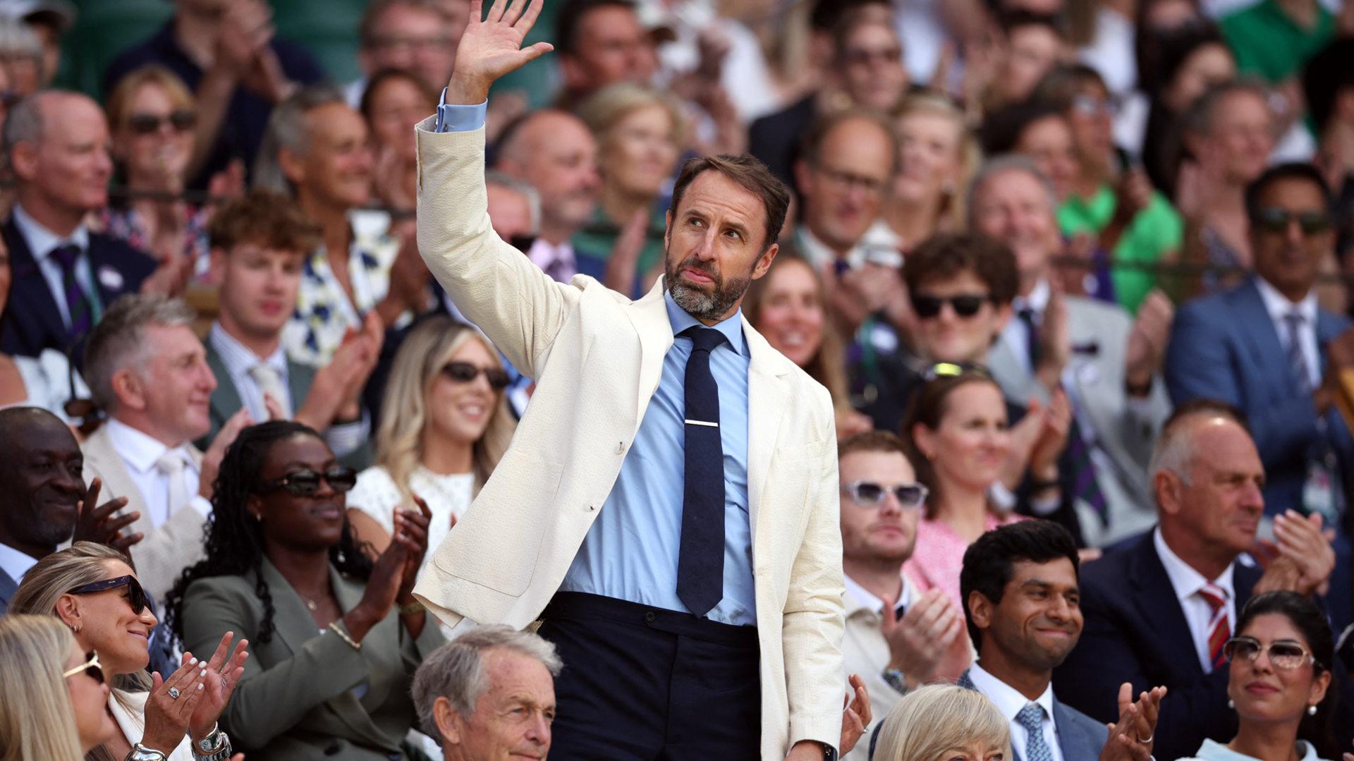 Gareth Southgate eaves to Wimbledon crowds