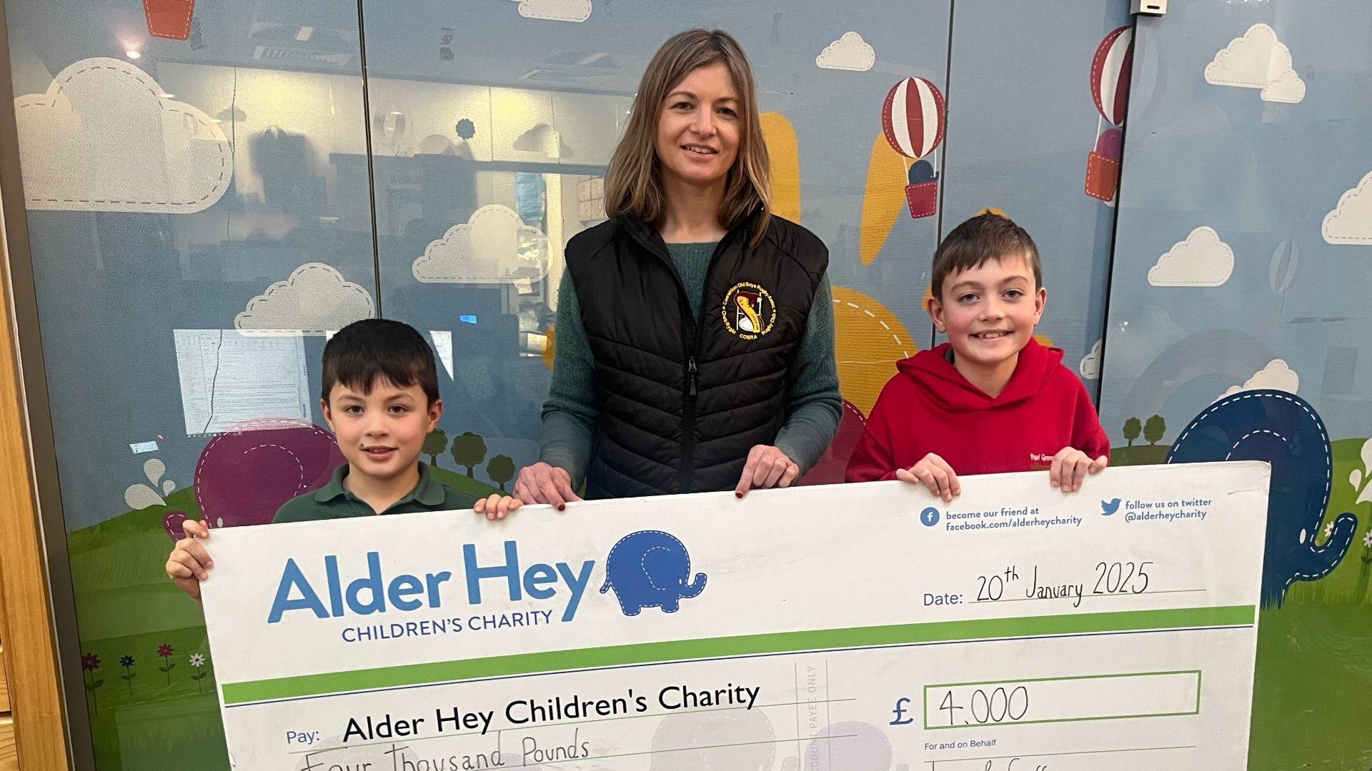 Gruff Jenkins (chwith), Carrie ac Ioan