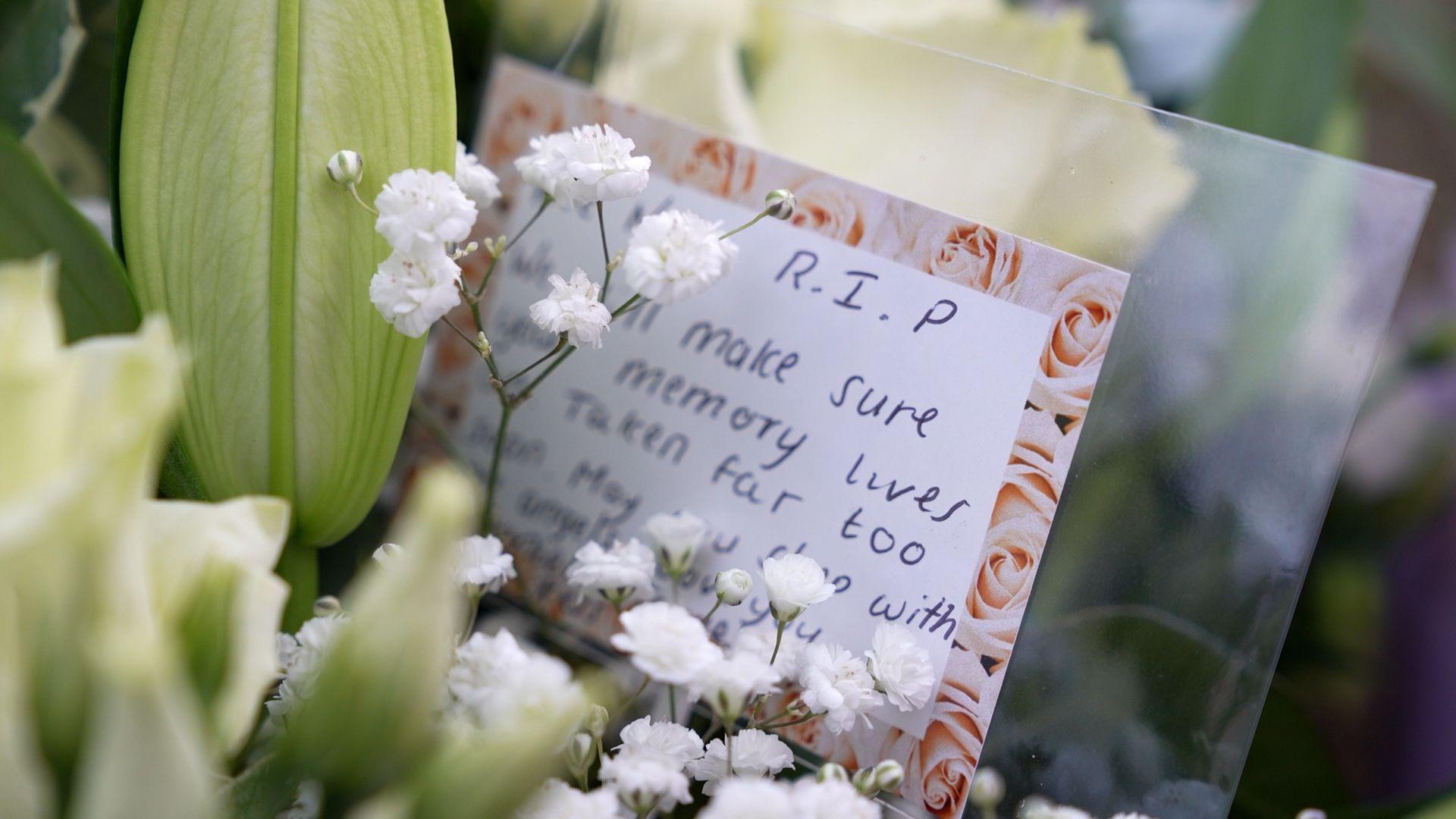 A floral tribute set in white and green flowers