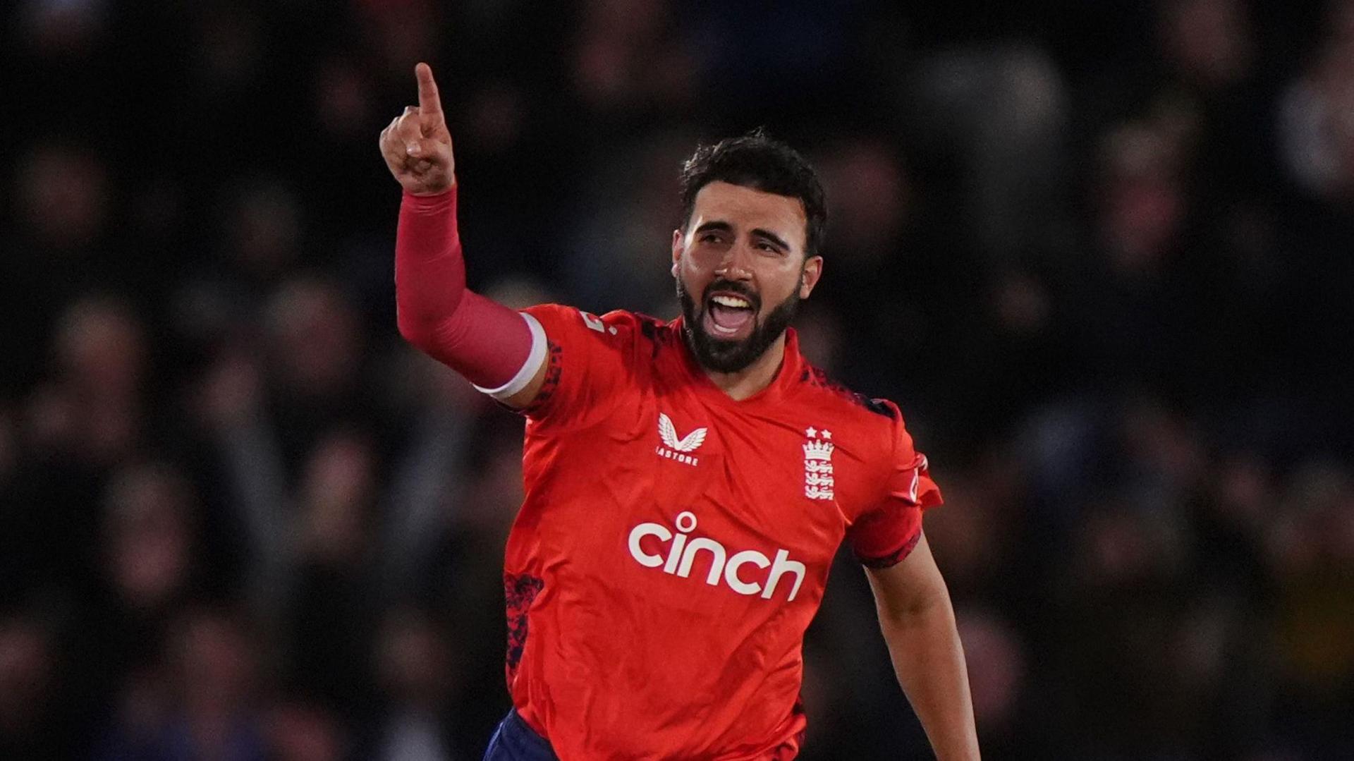  Saqib Mahmood celebrating a wicket