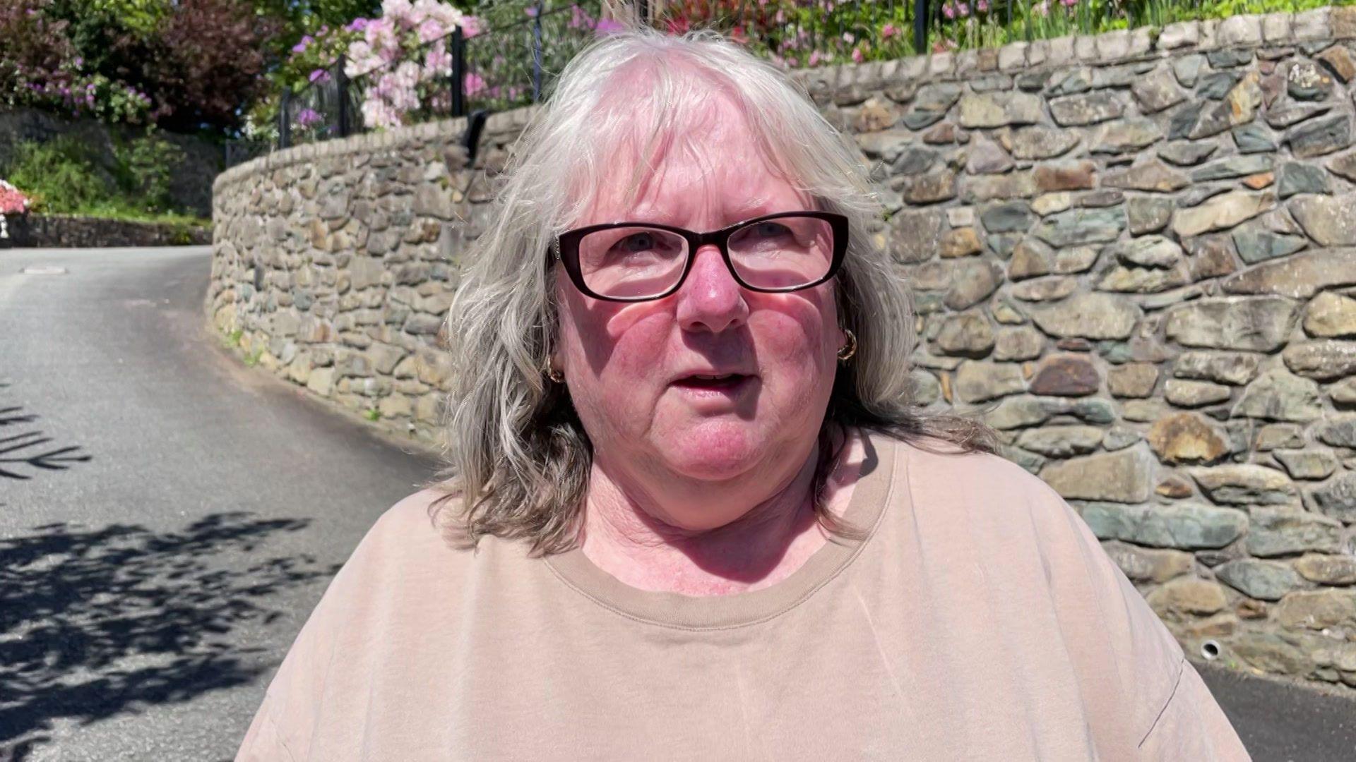 Valerie Griffiths yn cael ei holi am ganlyniad etholiad y Senedd
Rushes: elx vox pwllheli cymraeg/vox pop/1207/10/5
