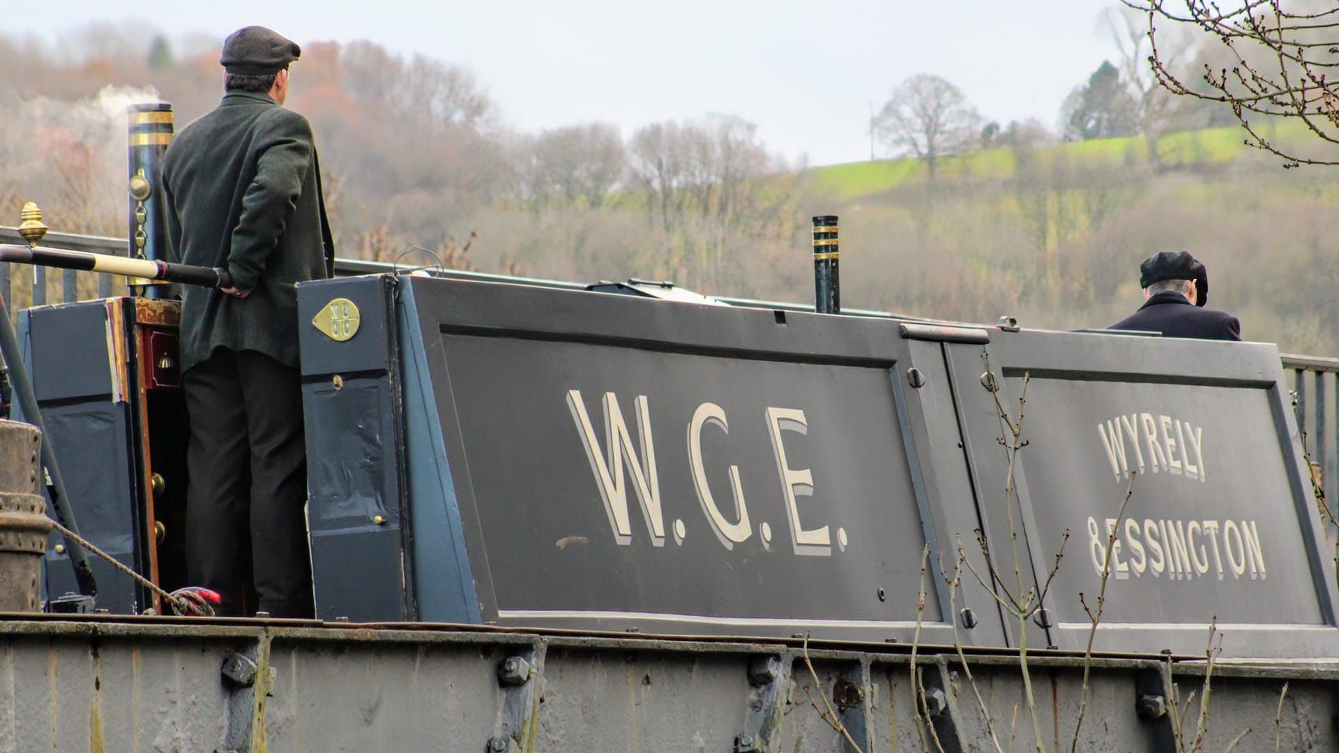 Lee and Murphy pictured on a narrowboat while filming Peaky Blinders.