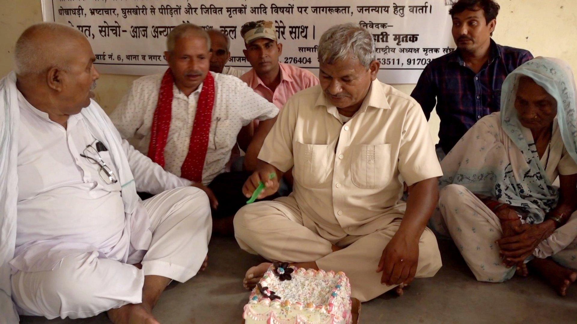 Lal Bihari Mritak cuts a re-birthday cake