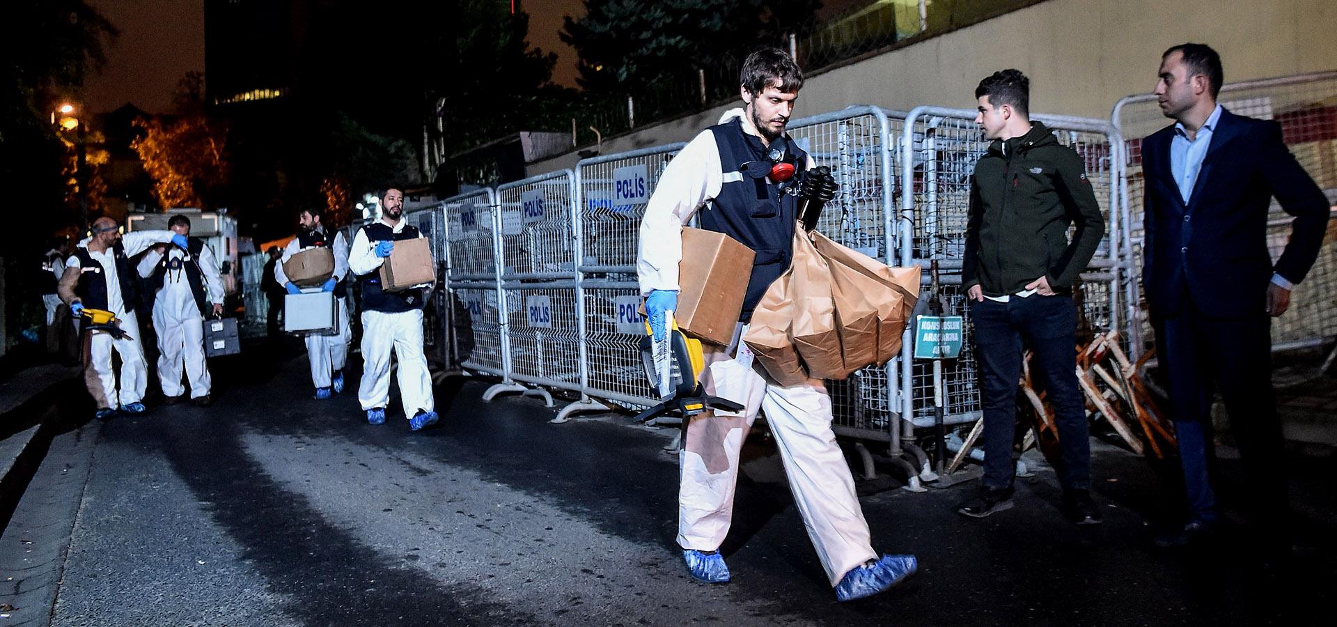 Turkish police forensic teams at the Saudi consulate in Istanbul