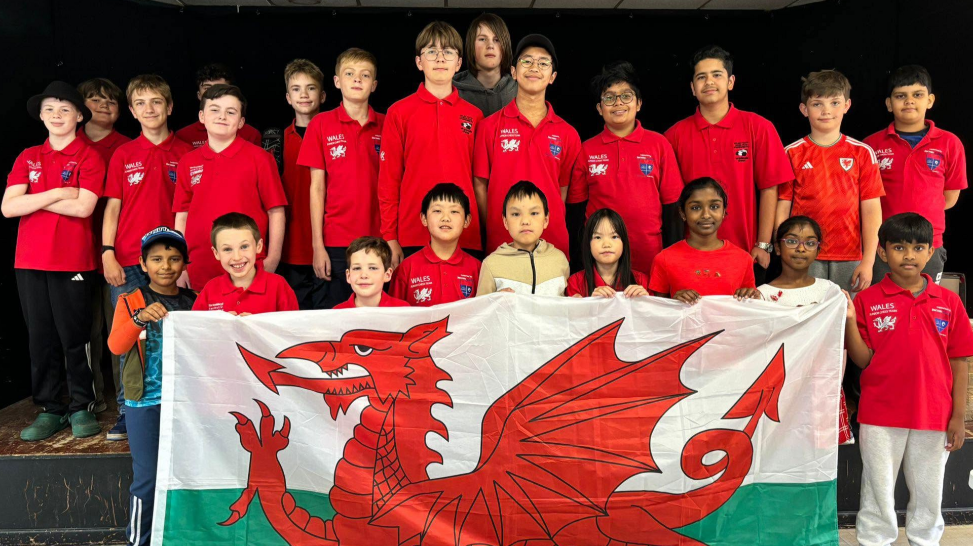 Carfan Cymru mewn twrnament ym Mrynbuga ddiwedd mis Mawrth i hyfforddi at y Glorney Gilbert International
