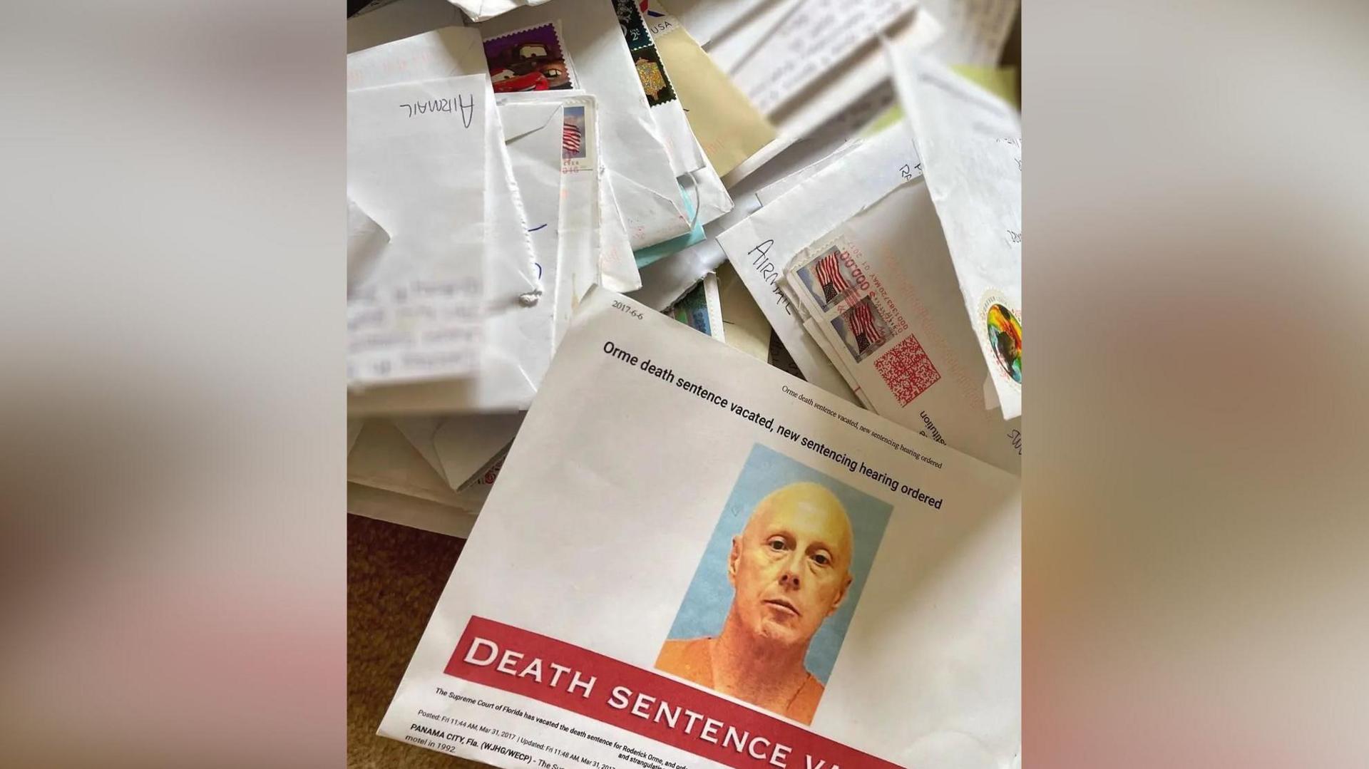 Llun pentwr o lythyrau rhwng Rhys ac Orme