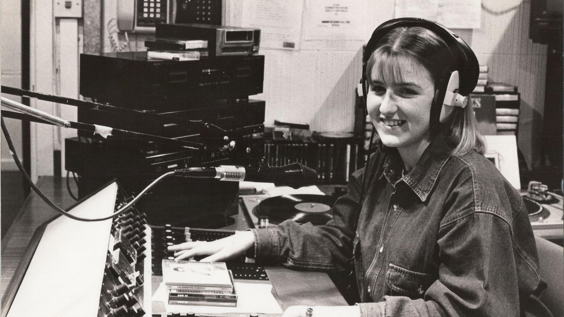 Llun du a gwyn o'r hen stiwdio