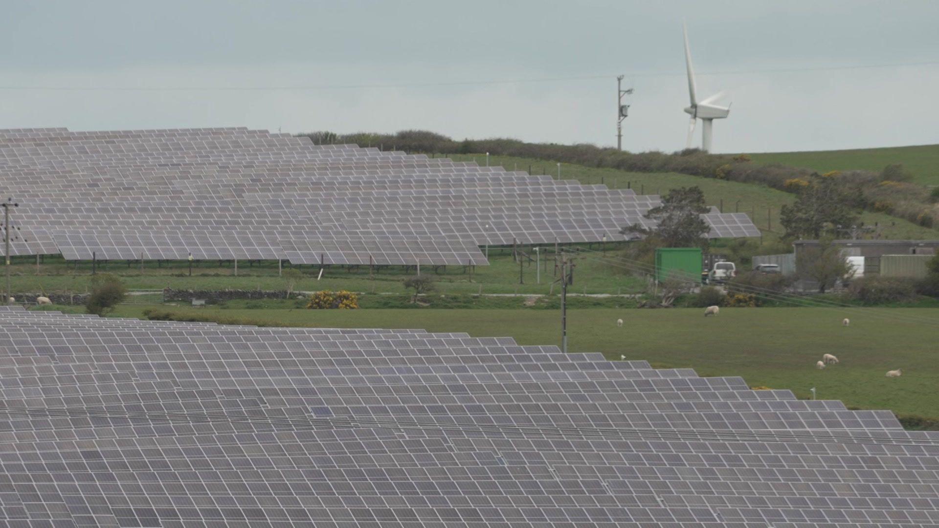 Fferm solar Porth Wen, ger Cemaes