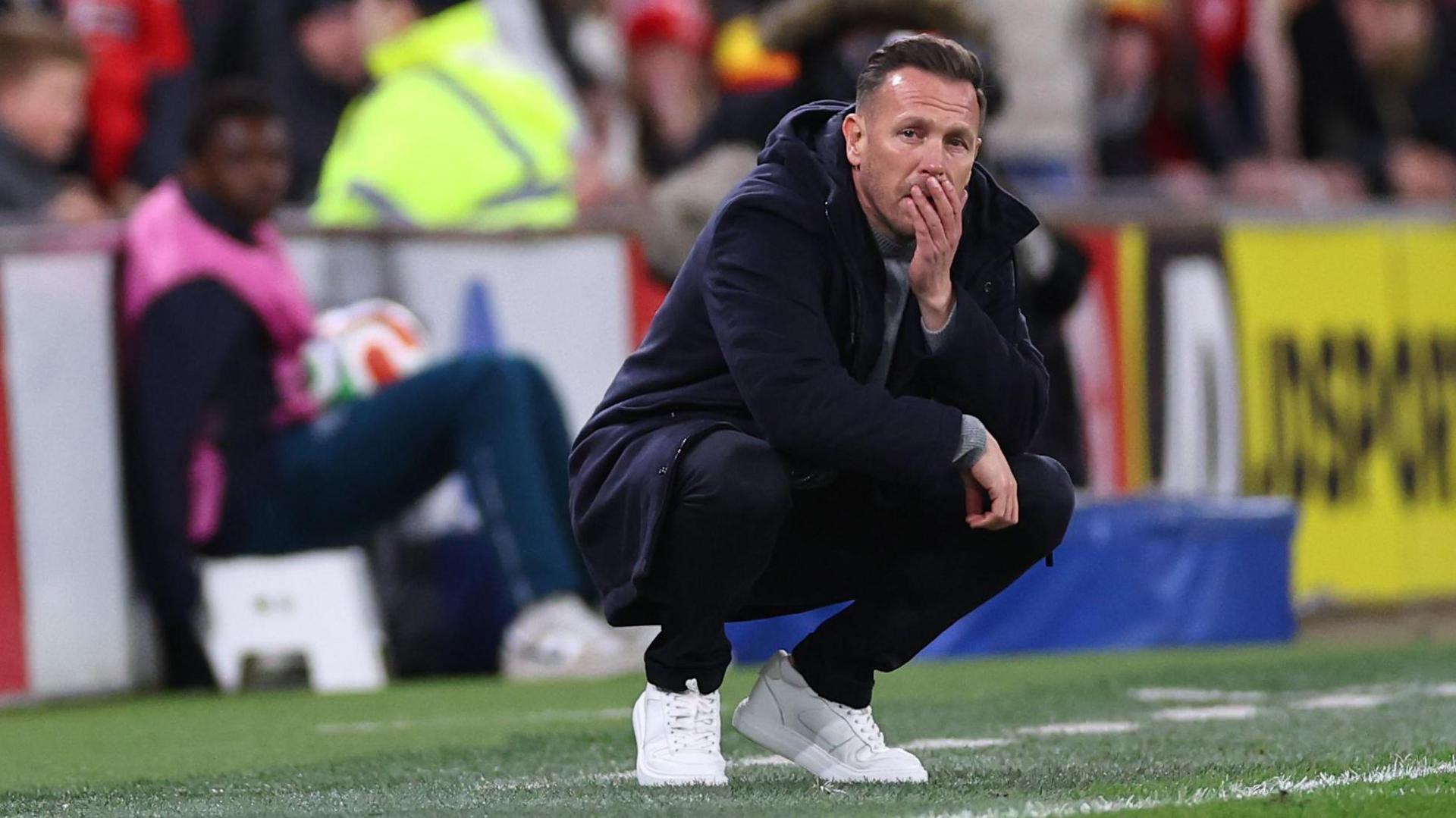 Craig Bellamy yn ystod y gêm rhwng Cymru a Bosnia-Herzegovina yn ngemau ail-gyfle Cwpan y Byd 2026