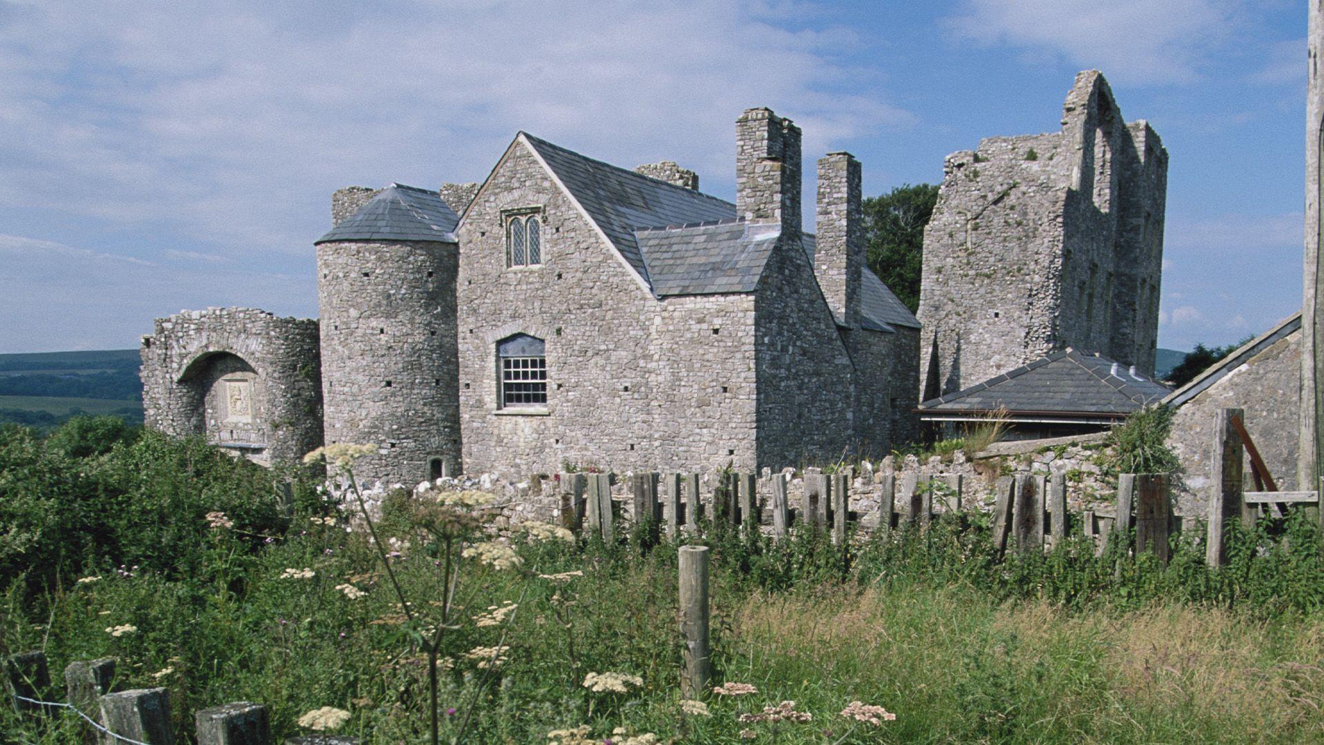 Castell Oxwich ym Mhenrhyn Gŵyr