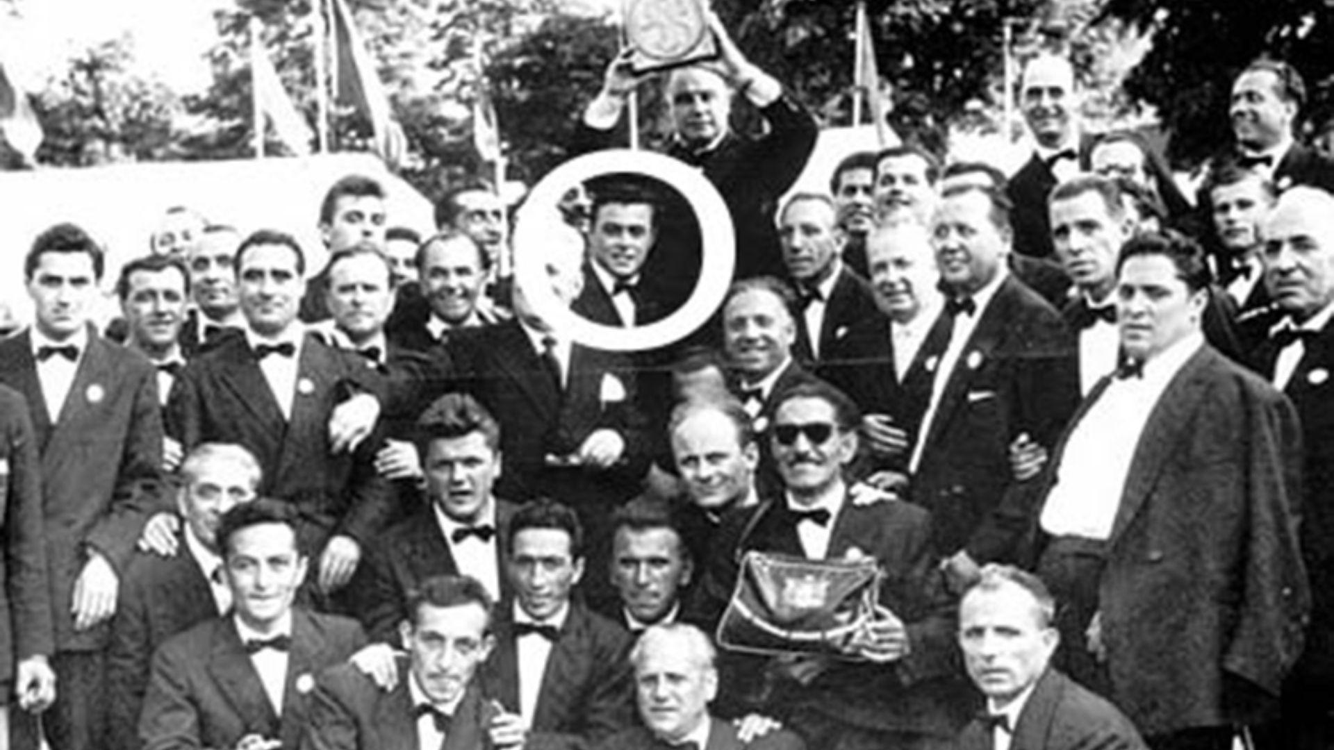 Pavarotti gyda’r Chorus Rossini choir at Eisteddod Llangollen ym 1955