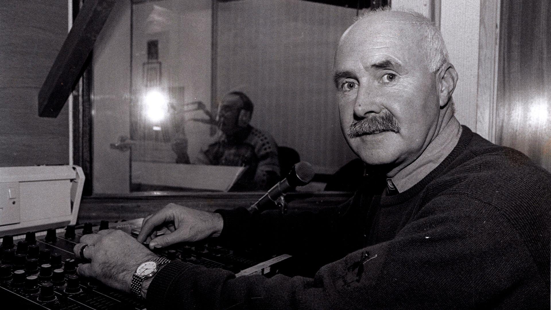 Llun du a gwyn o'r hen stiwdio