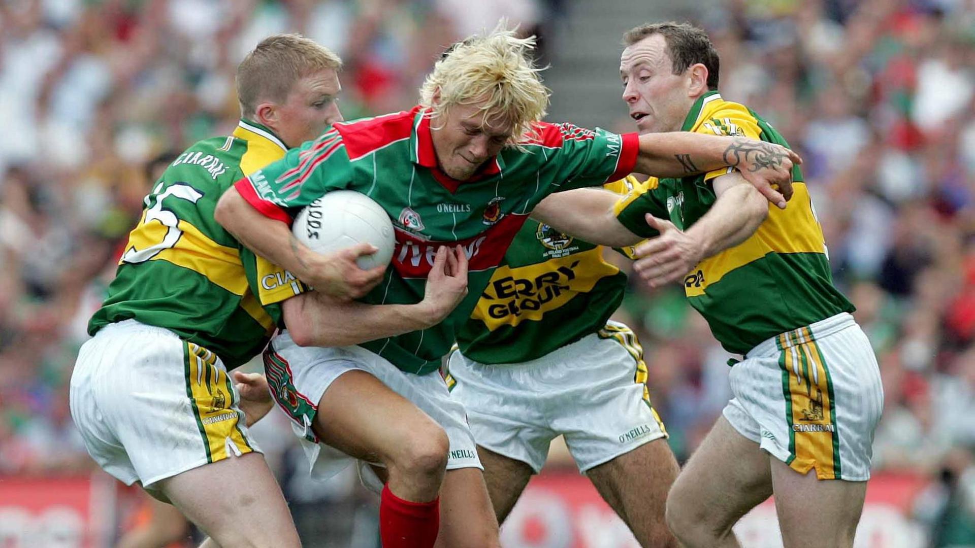 Ciaran McDonald is challenged by Mike Frank Russell and Seamus Moynihan during the 2006 All-Ireland final