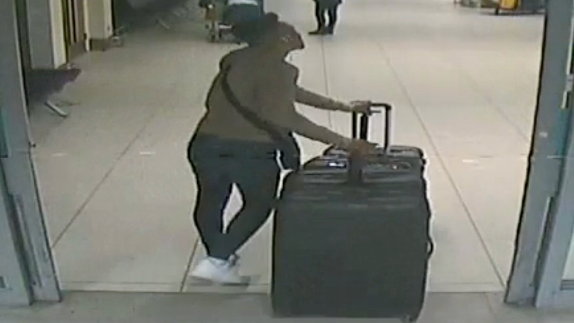 Manchester Airport check-in worker part of gang that smuggled £30m - BBC  News