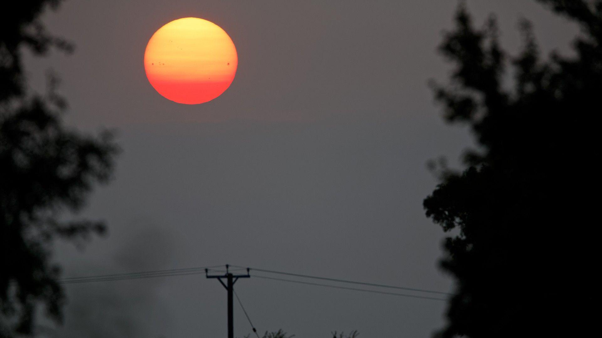 Setting sun seen above power lines in Northamptonshire