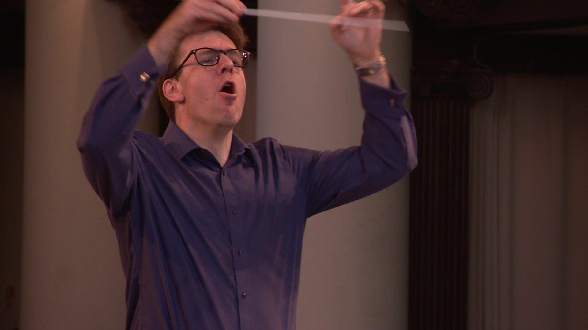 Seb Valentine conducting at the Blue Light Symphony Orchestra 