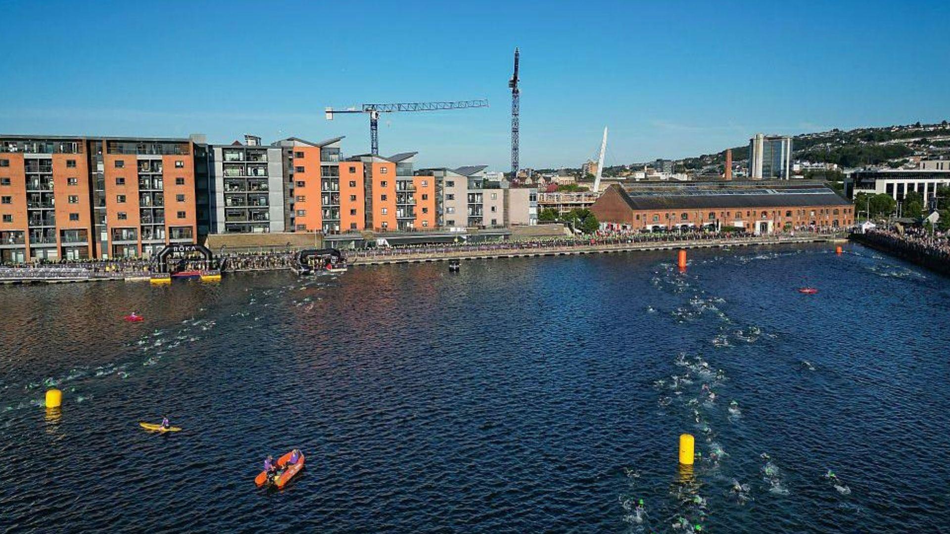Llun o'r awyr o'r digwyddiad Ironman 70.3 yn Abertawe dydd sul 13 Gorffennaf