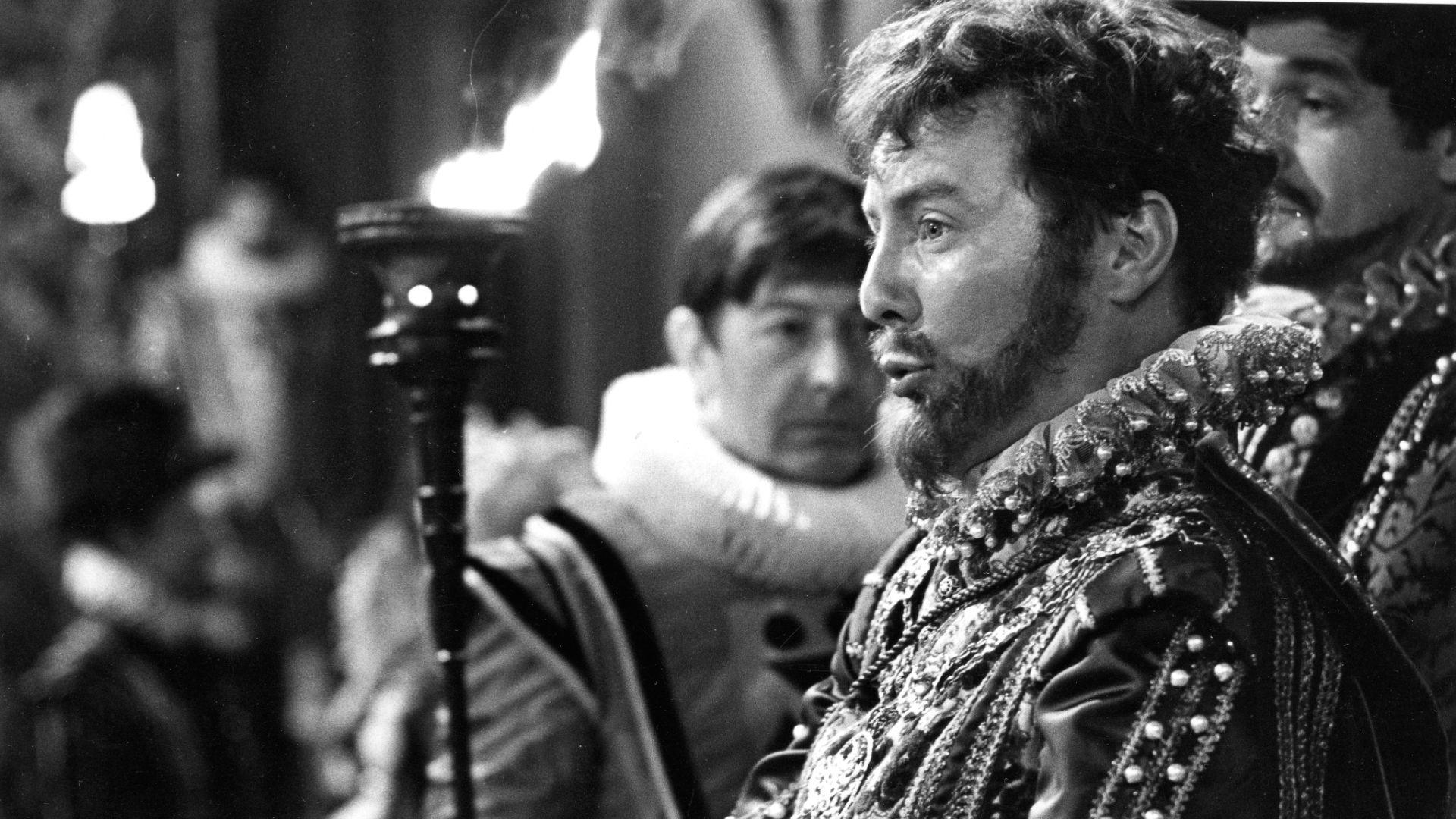 Stuart Burrows fel Dug Mantua yn opera Rigoletto yn 1968