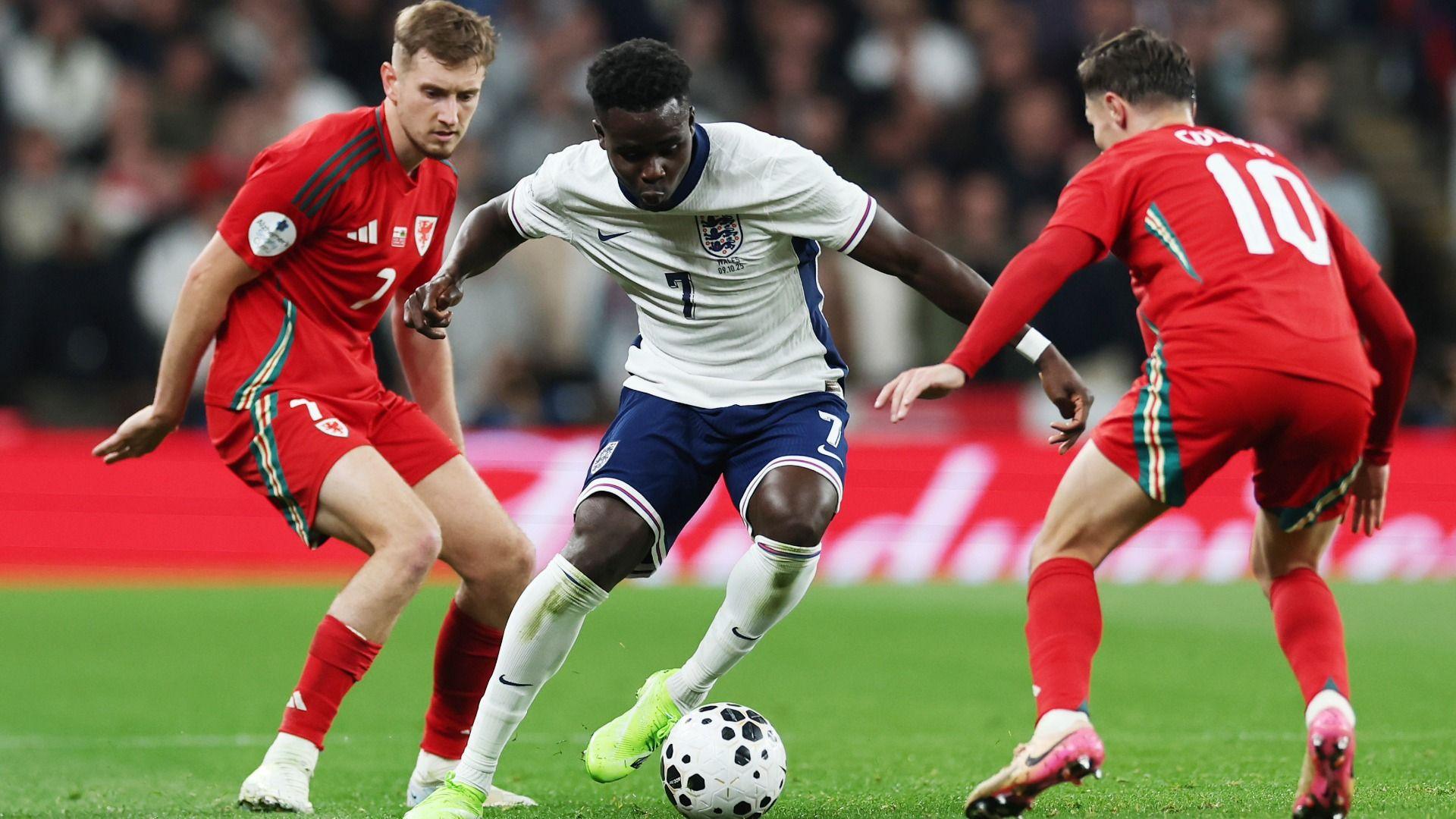 Bukayo Saka yn erbyn Cymru
