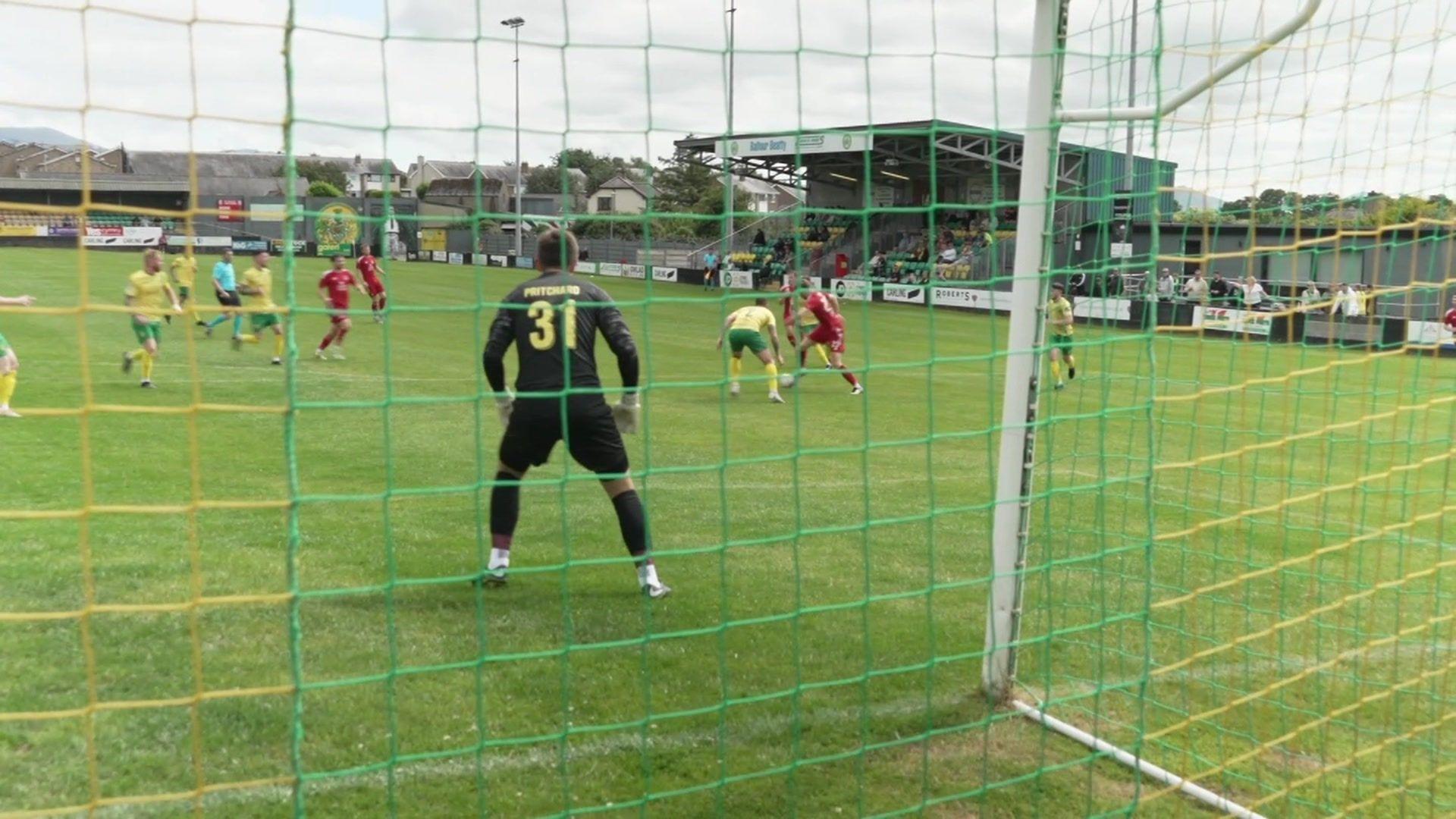 Yr Oval, Caernarfon