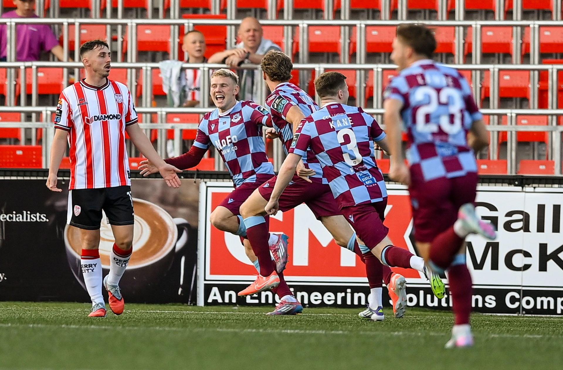 Andrew Quinn scores