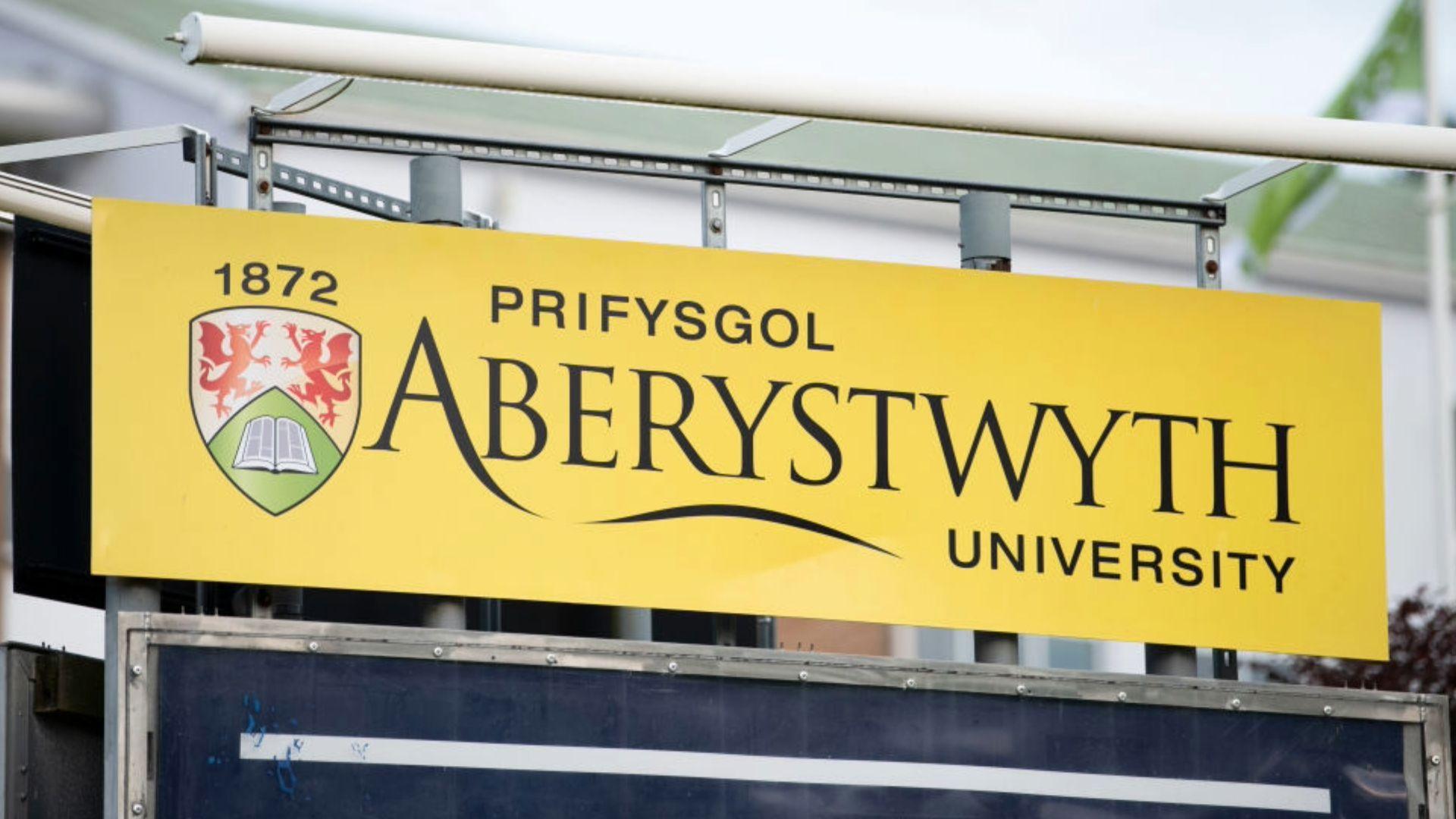 Llun o arwydd Prifysgol Aberystwyth