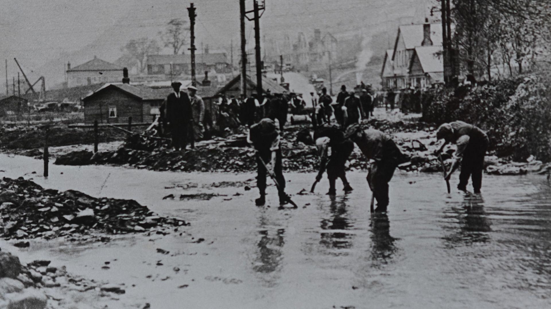 Clirio wedi'r drychineb