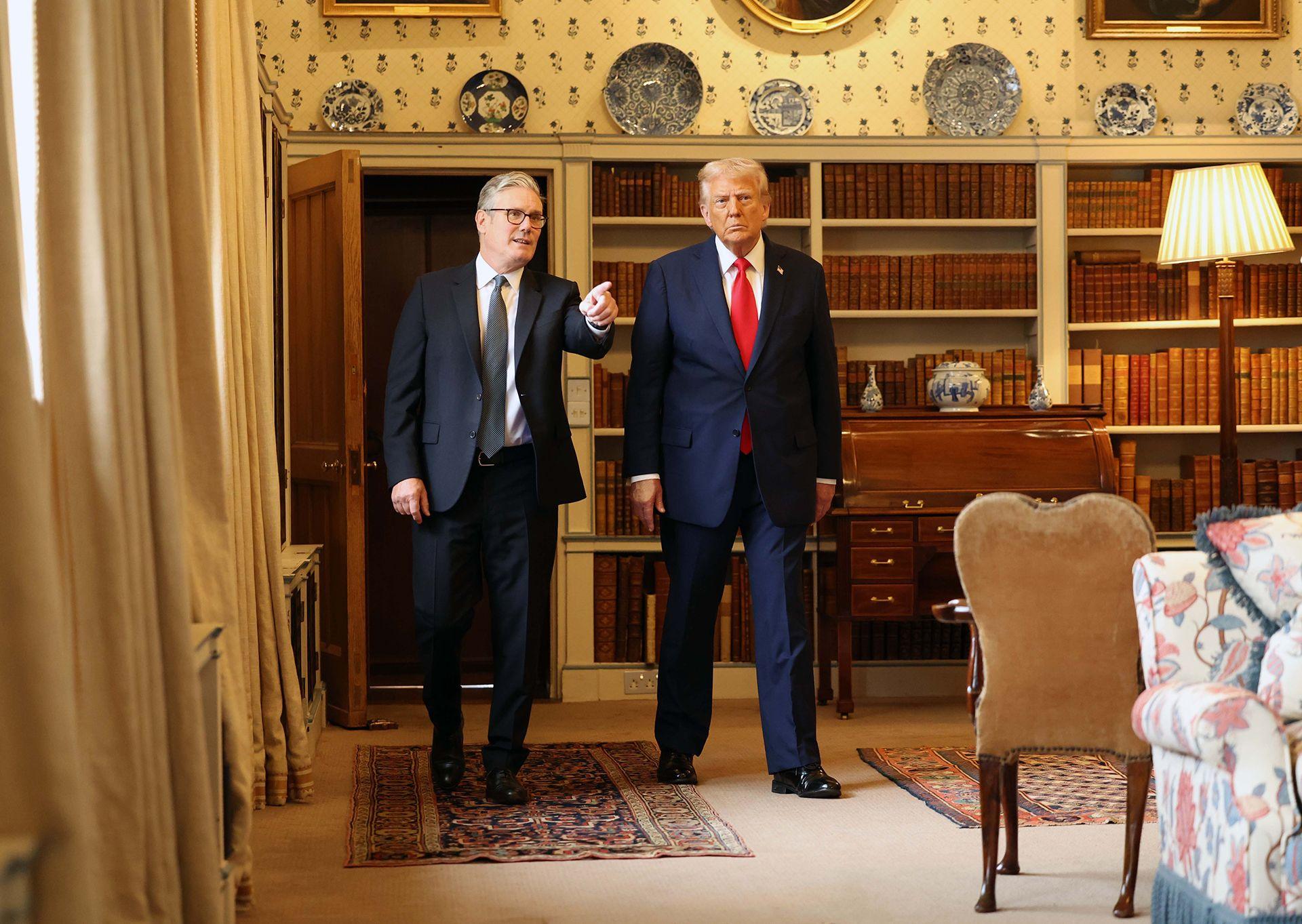 British Prime Minister Keir Starmer (L) and US President Donald J. Trump (R) ahead of their bilateral meeting in Chequers