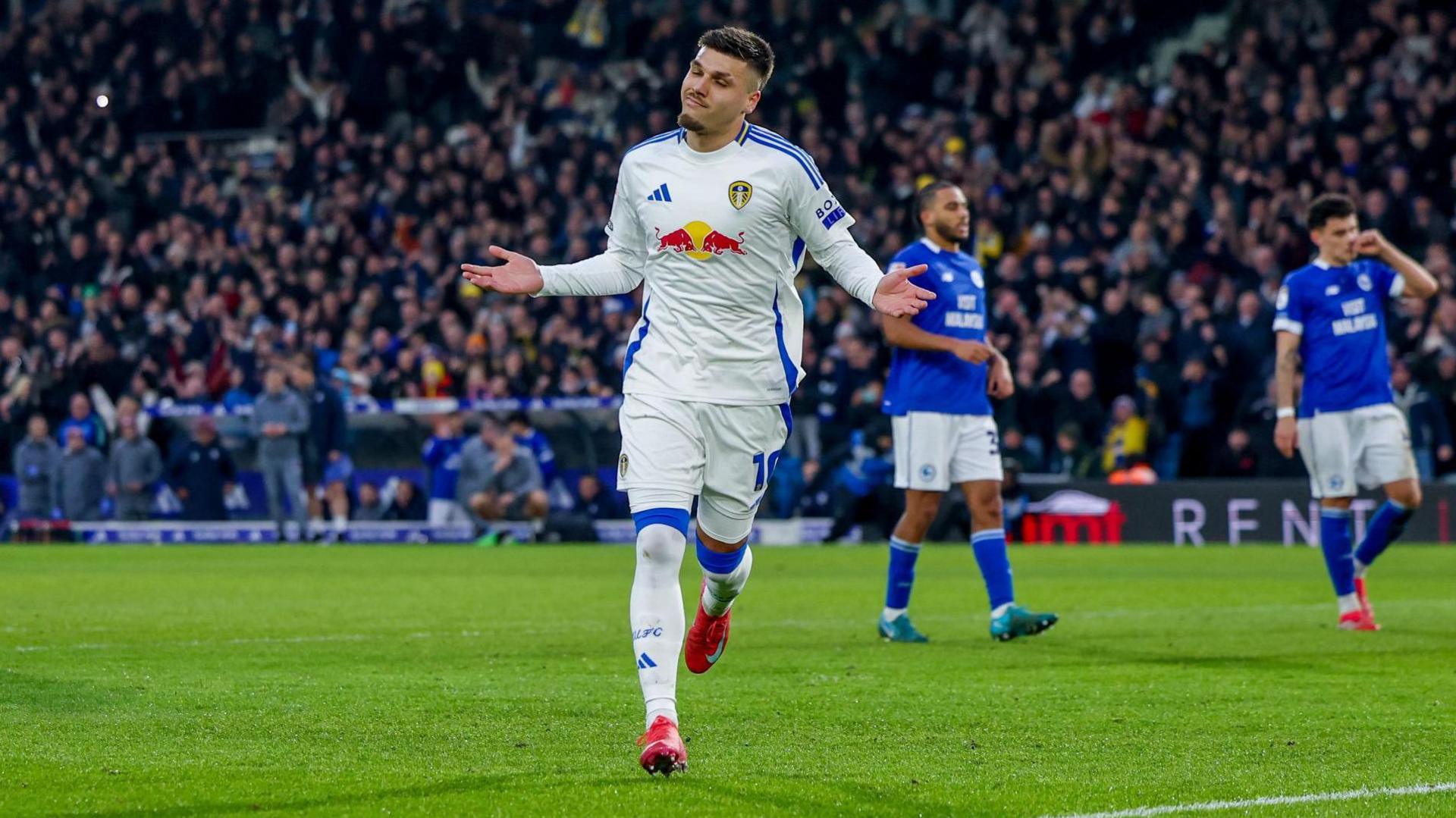 Joel Piroe celebrating scoring a goal for Leeds against Cardiff