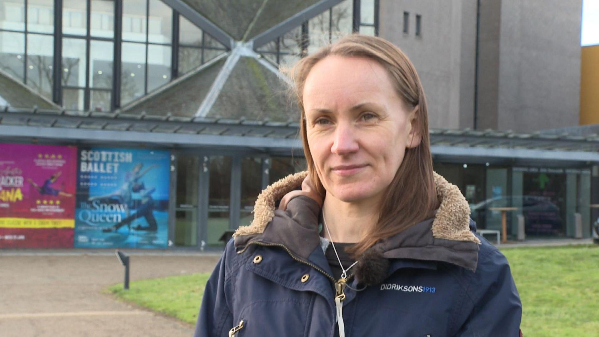 Emily NicDhòmhnaill