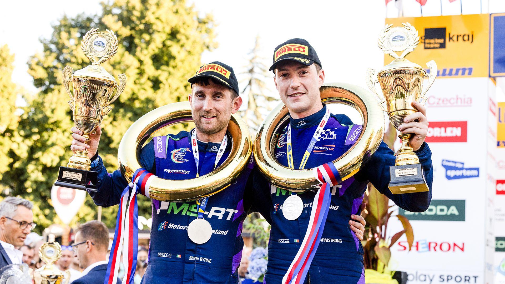 Jon Armstrong and Shane Byrne observe connected nan podium