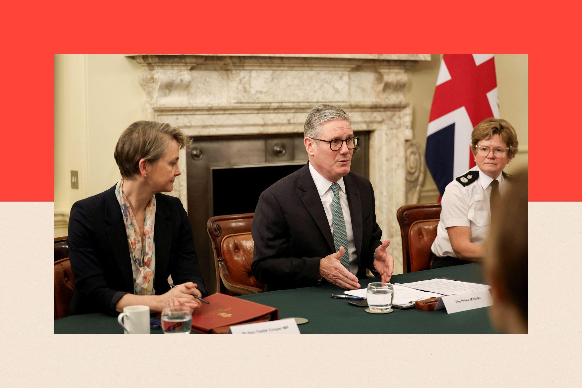 Yvette Cooper and Keir Starmer in discussion 
