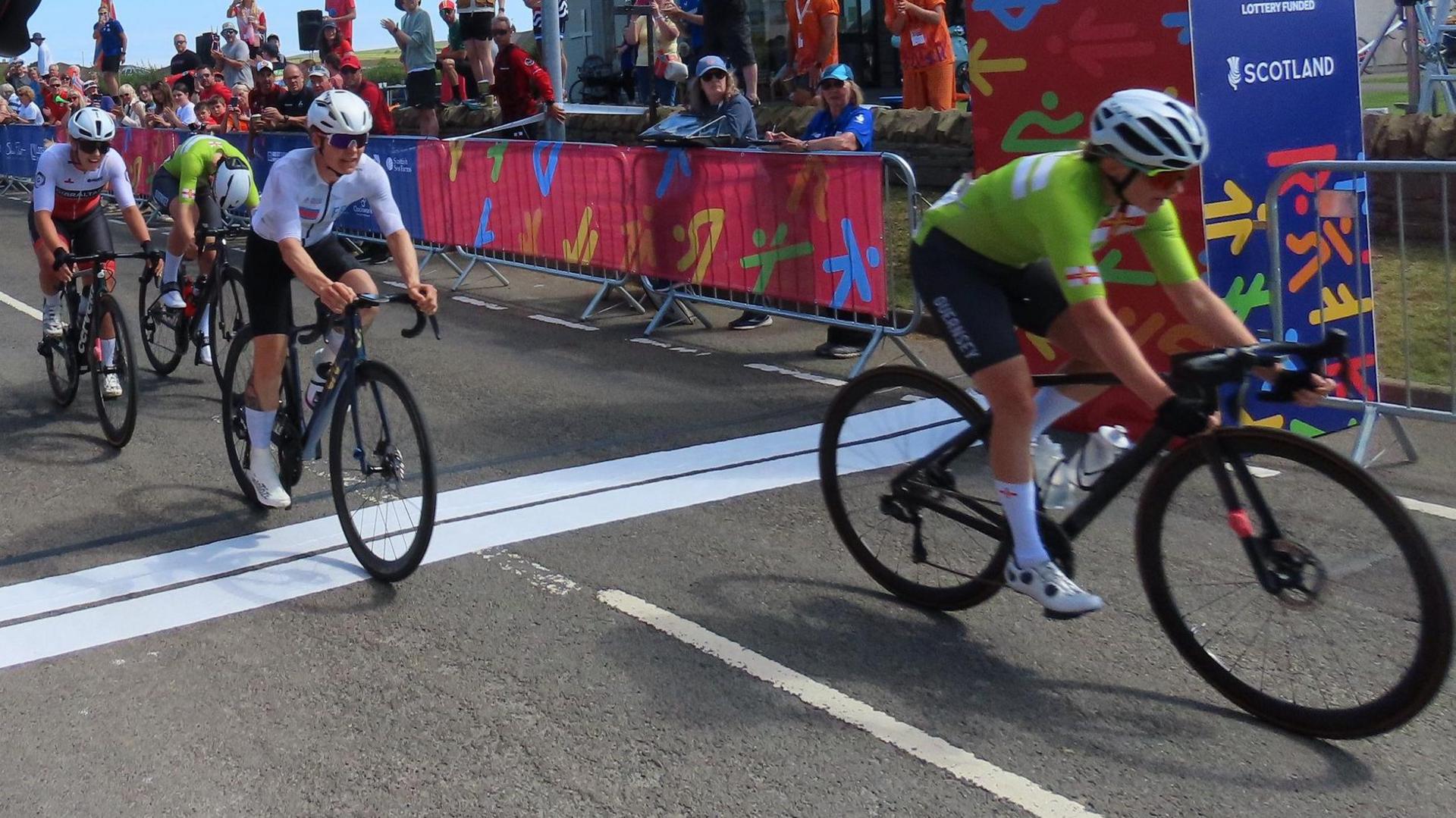 Pippa Inderwick wins road race gold