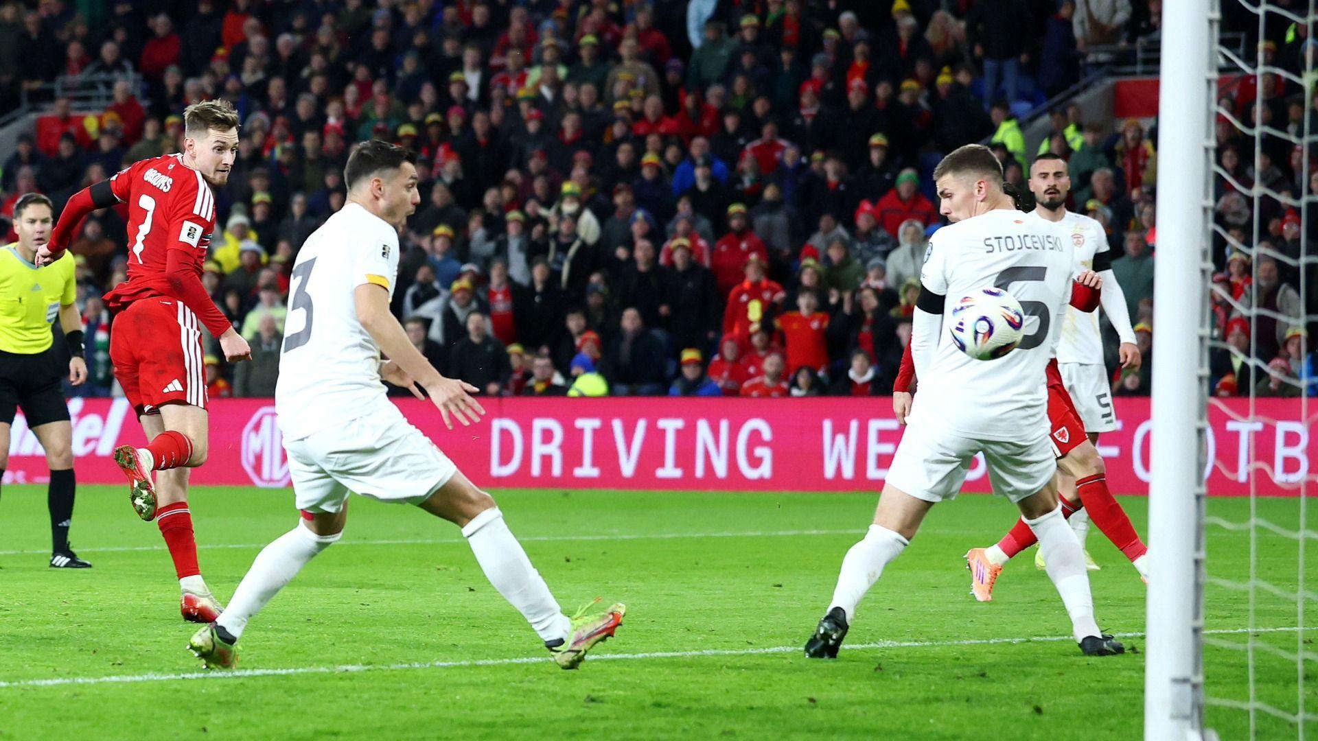 David Brooks yn sgorio