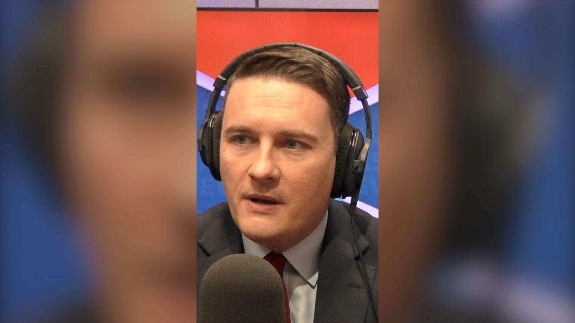 Wes Streeting talking into a microphone