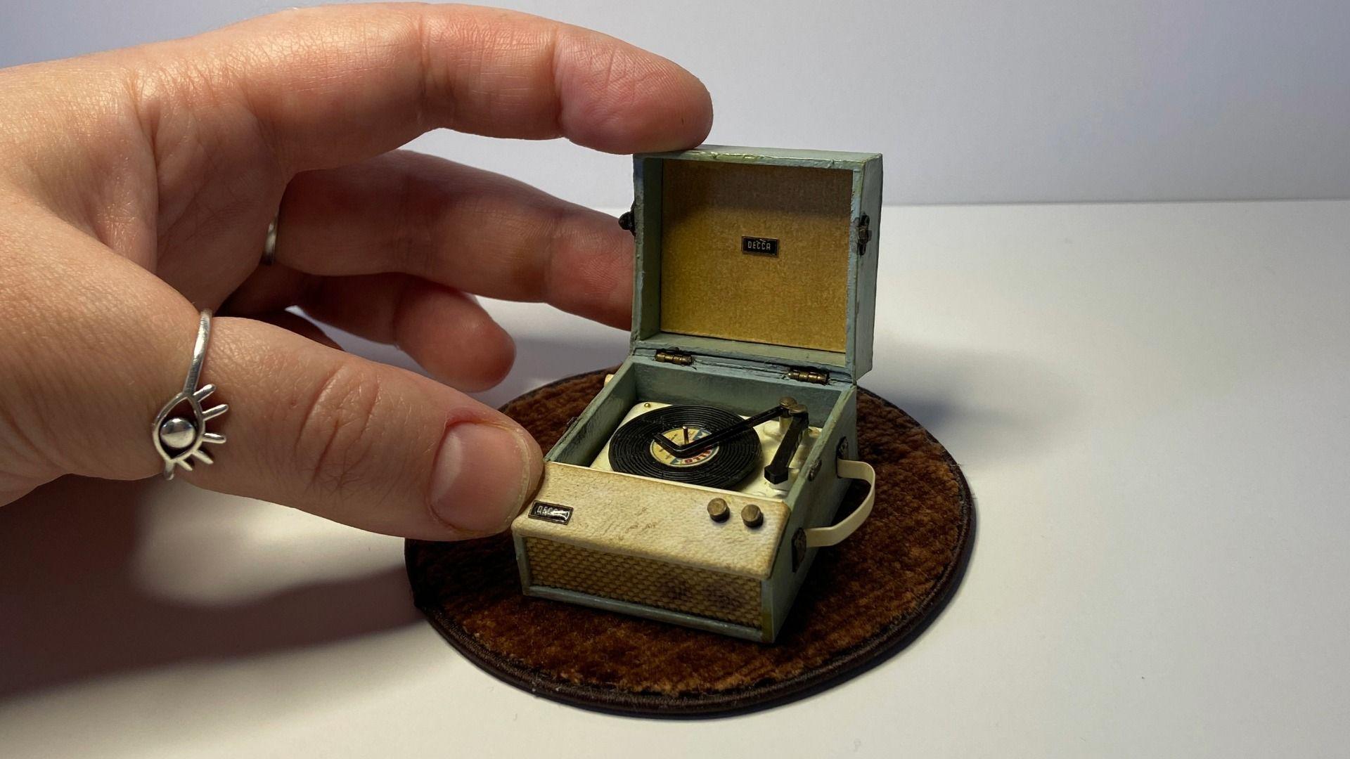 Chwaraewr recordiau bach