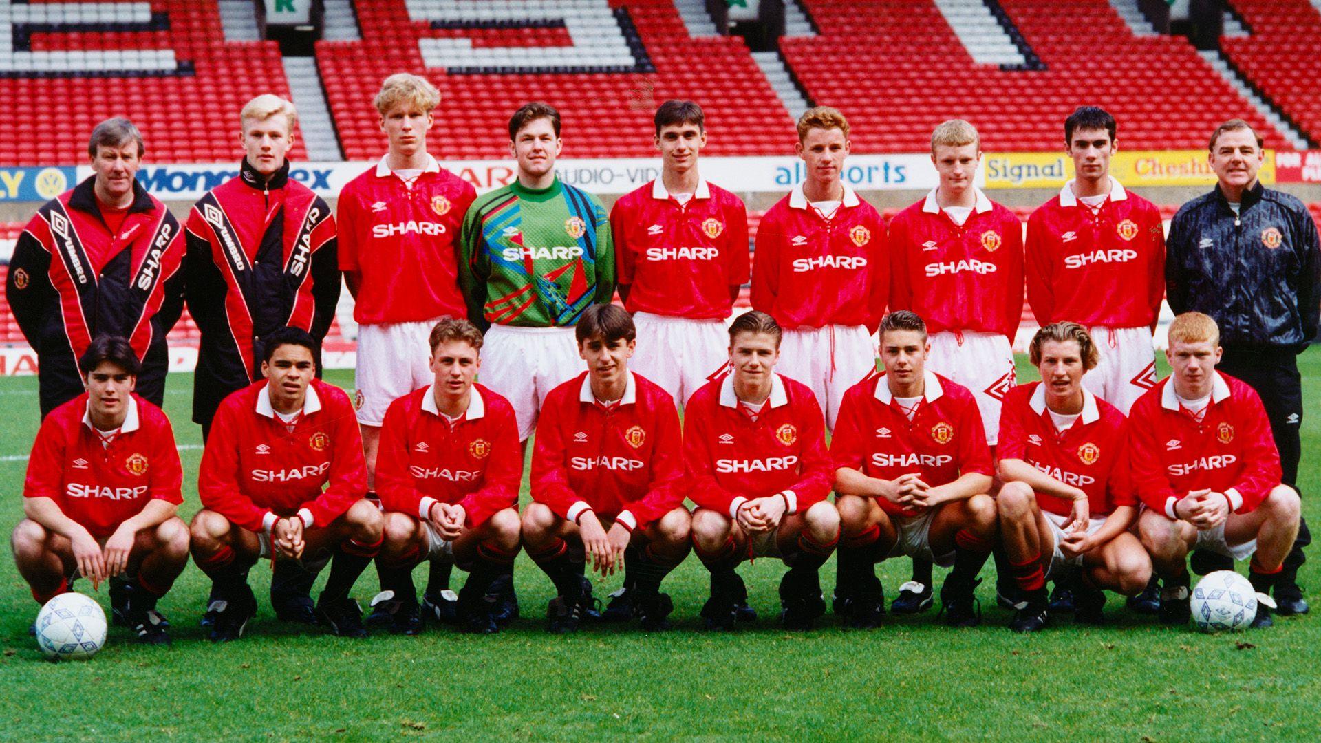 Manchester United Youth Team in 1990. Back Row L-R Eric Harrison, ?, ?, ?, Chris Casper, Nicky Butt, ?, Keith Gillespie, Jimmy Curran. Front Row L-R Ben Thornley, John O'Kane, ?, Gary Neville, David Beckham, ?, Robbie Savage, Paul Scholes.