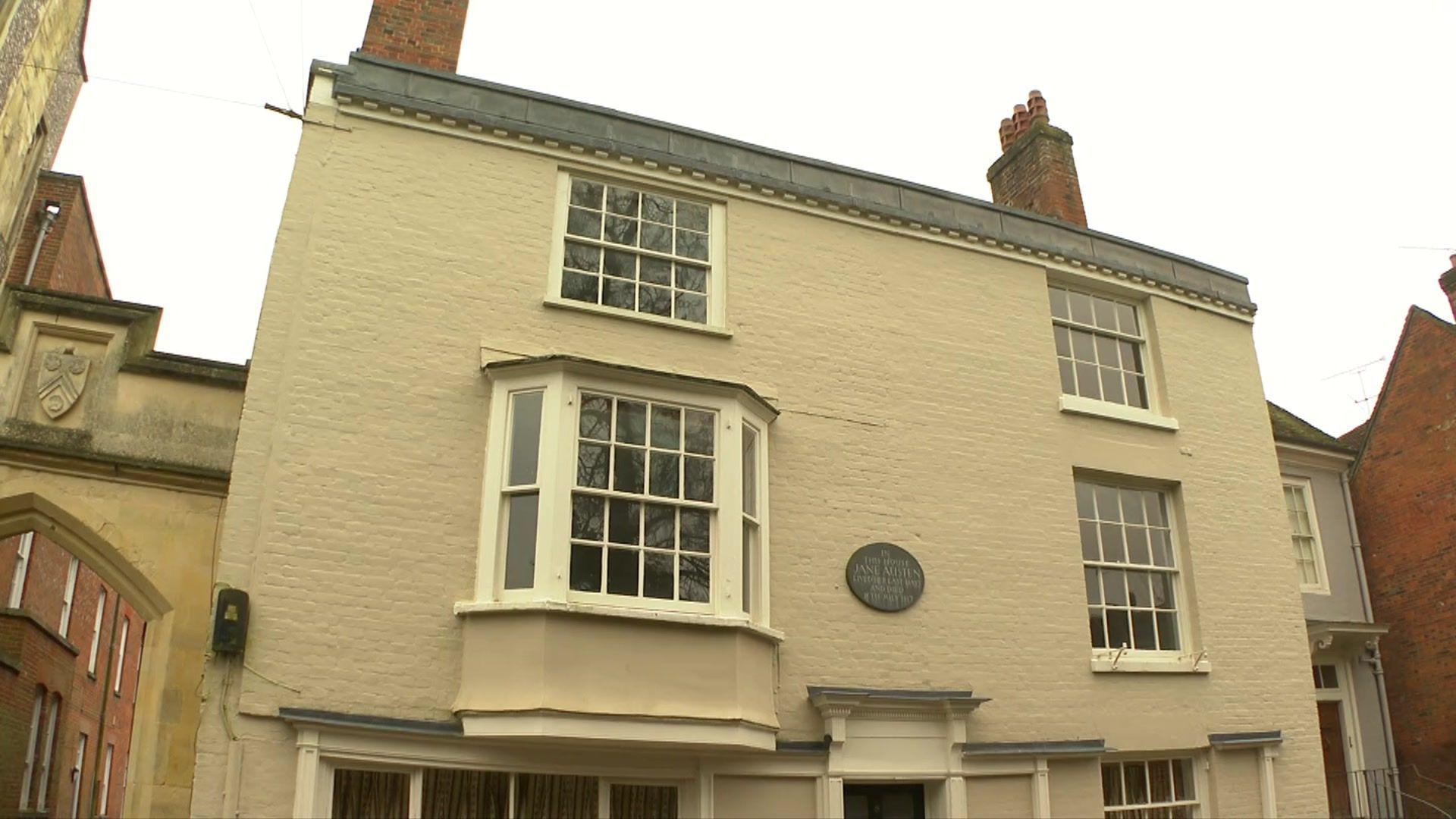 The outside of 8 College Street, where Austen took lodgings during her treatment. There is a commemorative plaque outside dedicated to the author's time at the venue. It is a cloudy day.