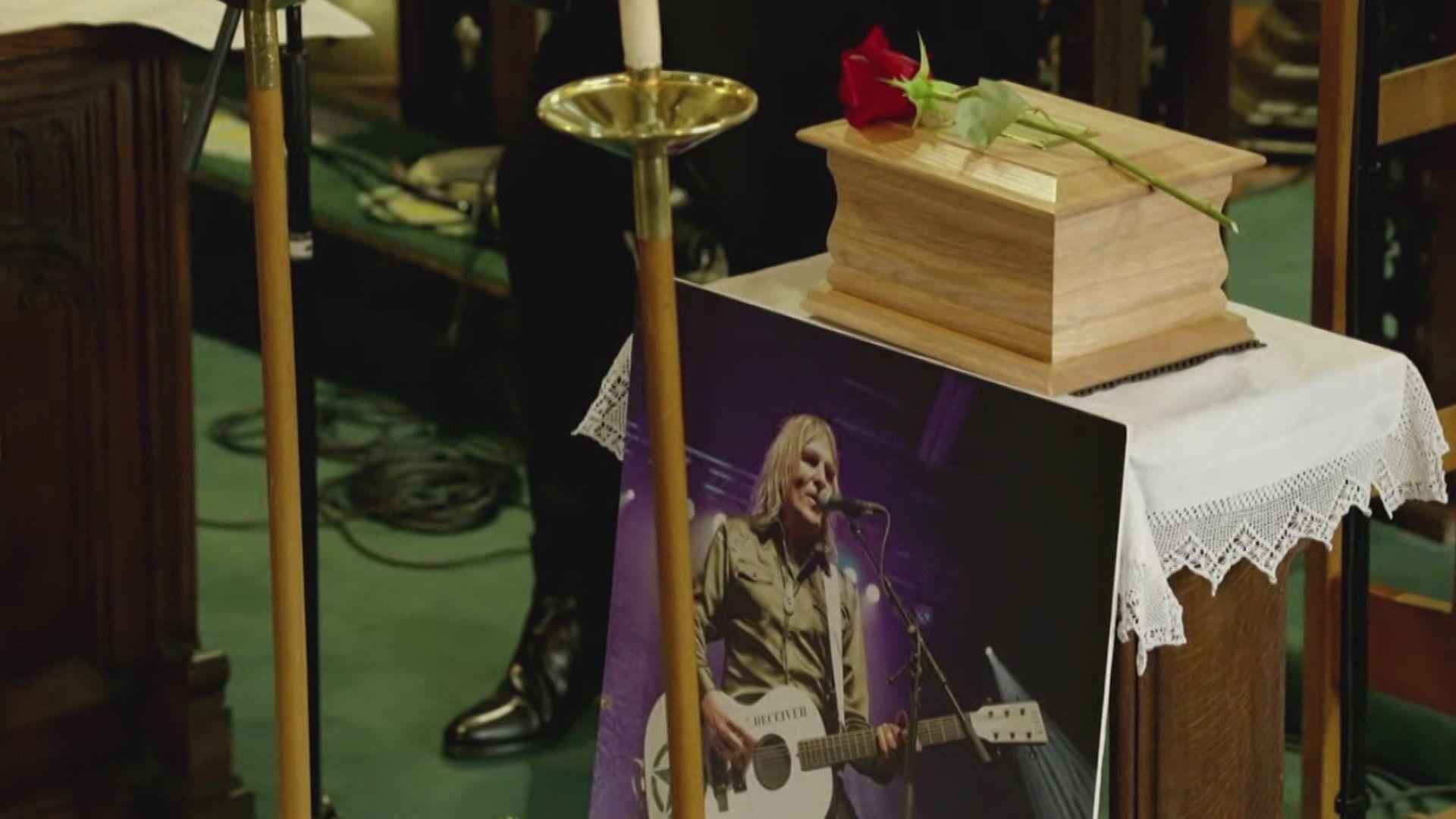 Gwasanaeth angladdol Mike Peters
