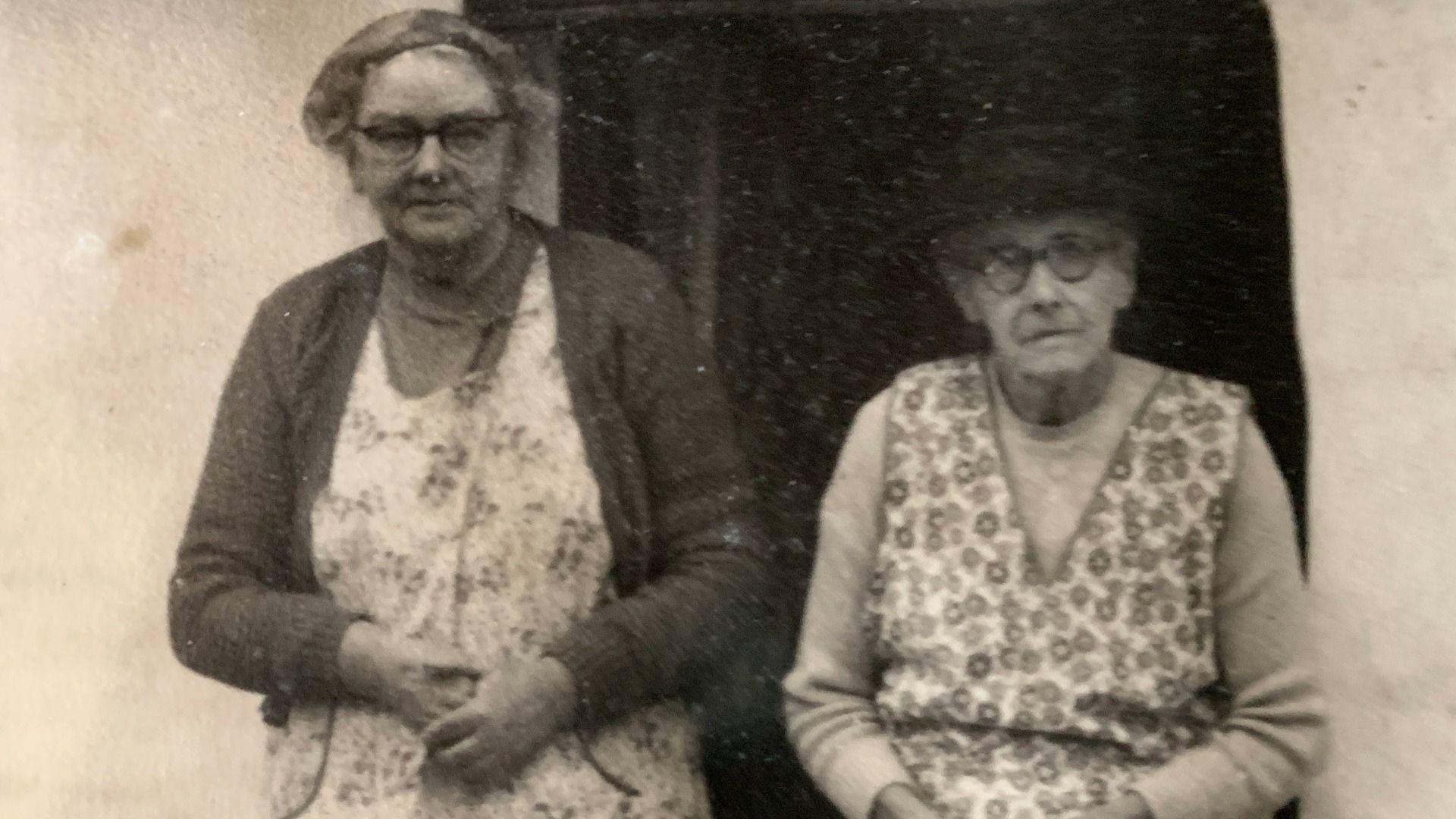 Rachel a Maria Williams - preswylwyr olaf y bwthyn