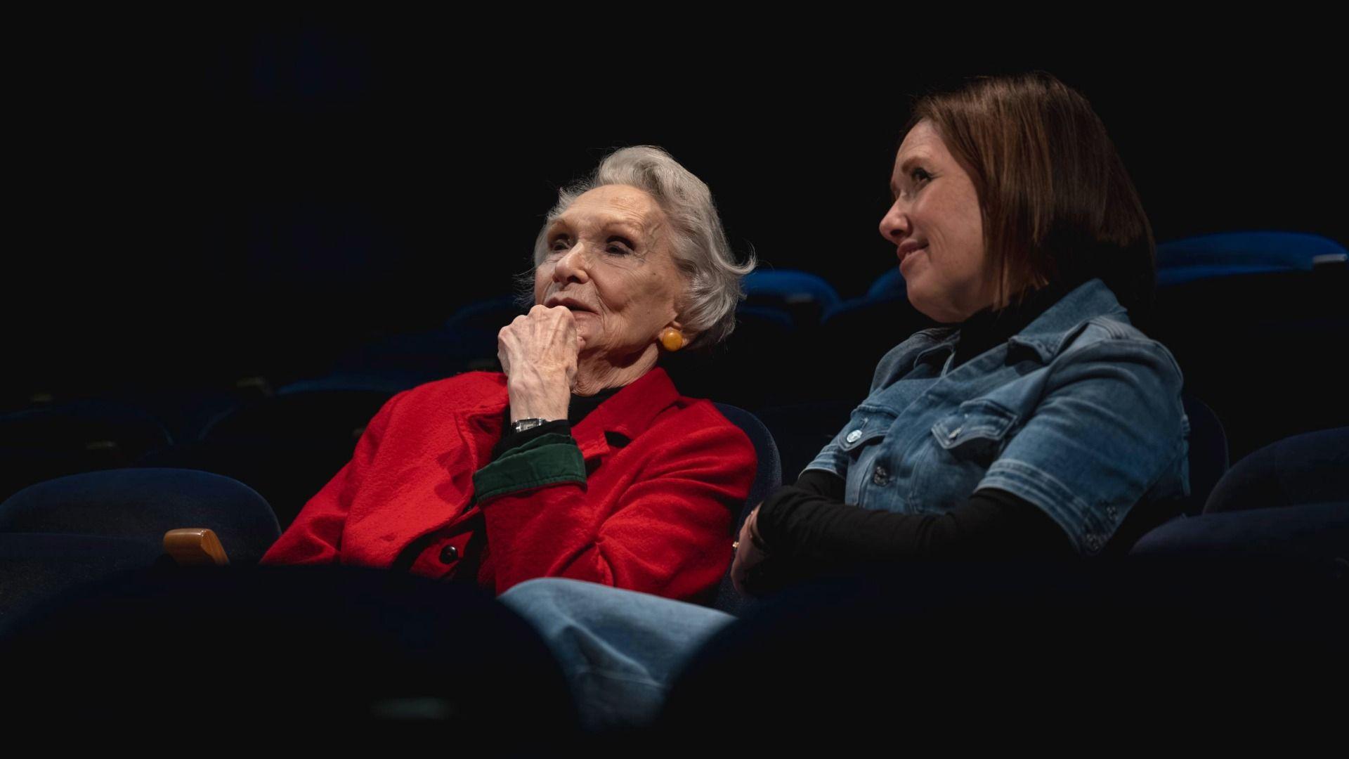 Siân Phillips gyda Dot Davies