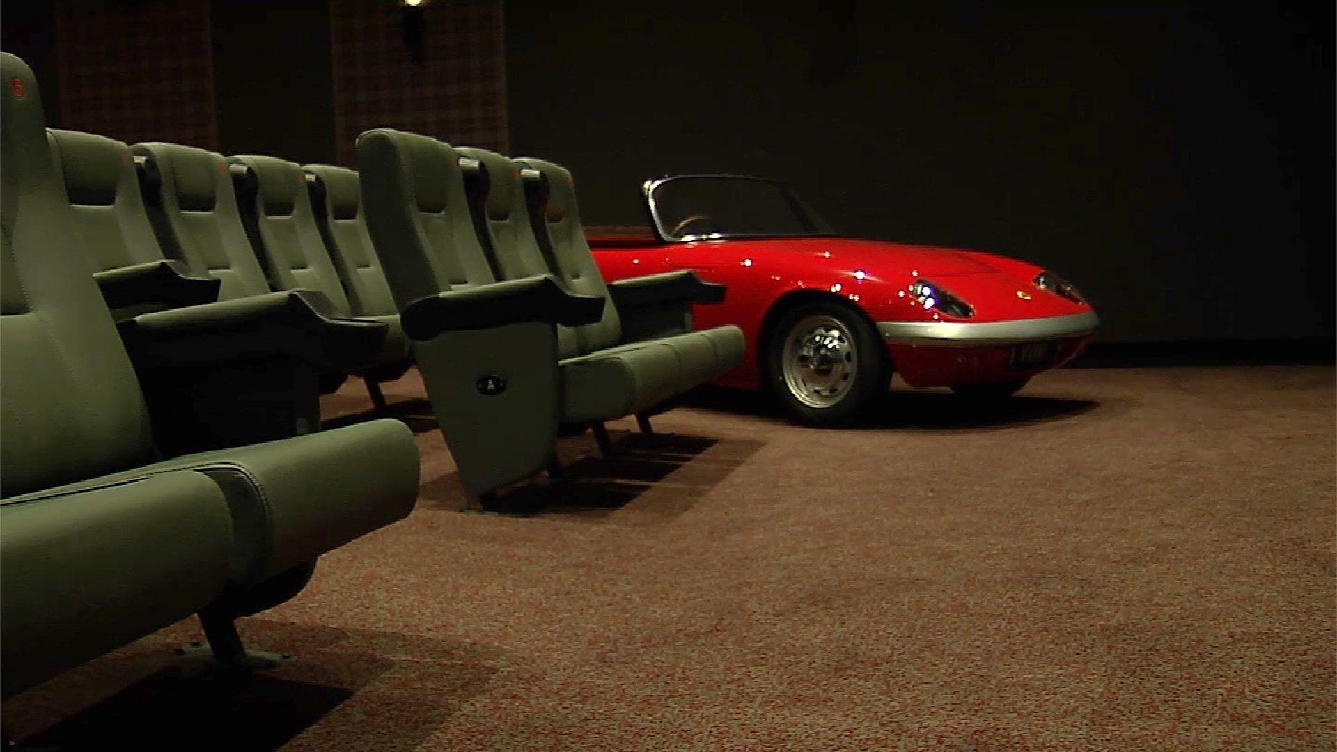 Na suidheachain agus an Lotus Elan