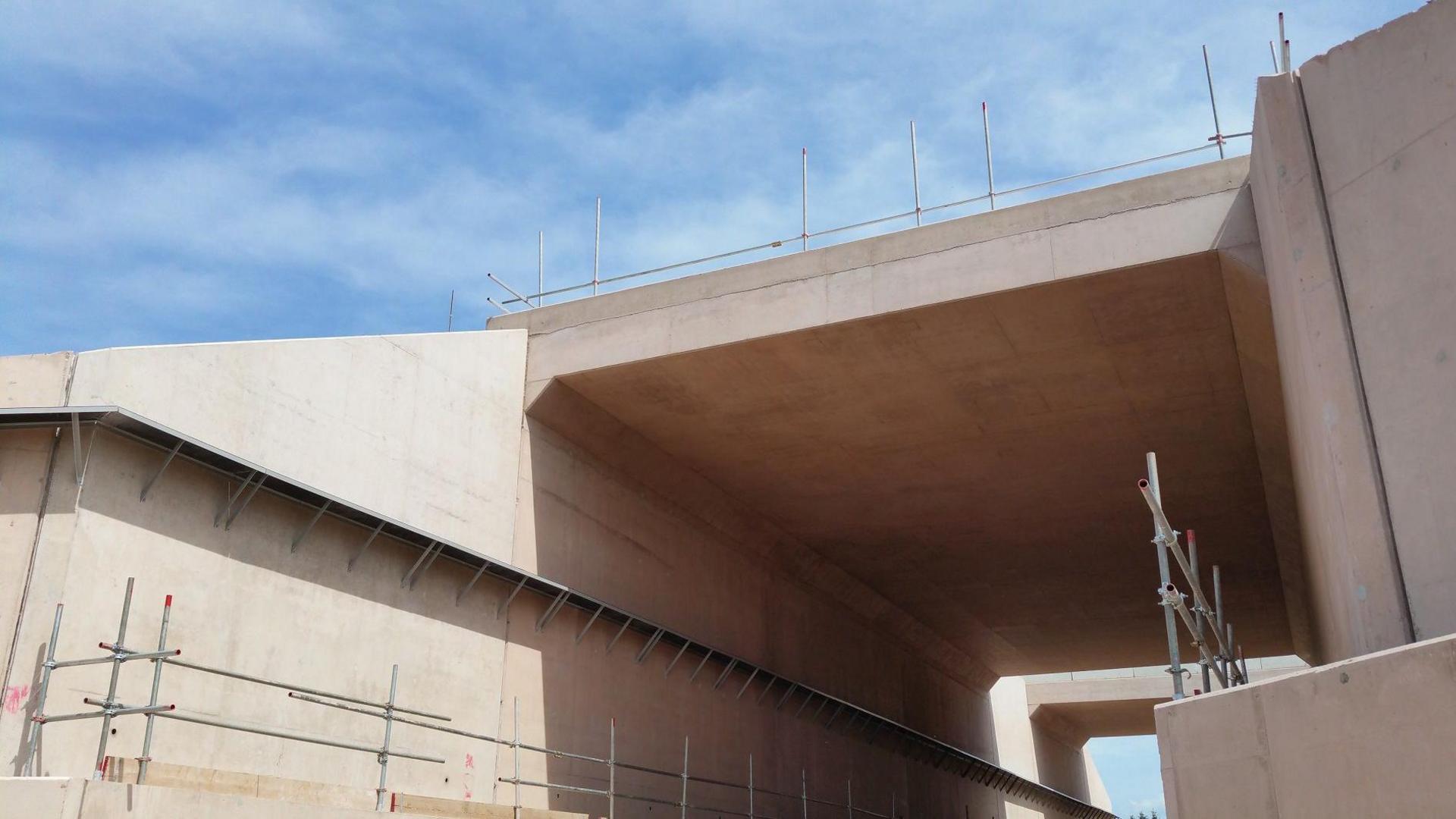 A similar 'mammal shelf' under a bridge 