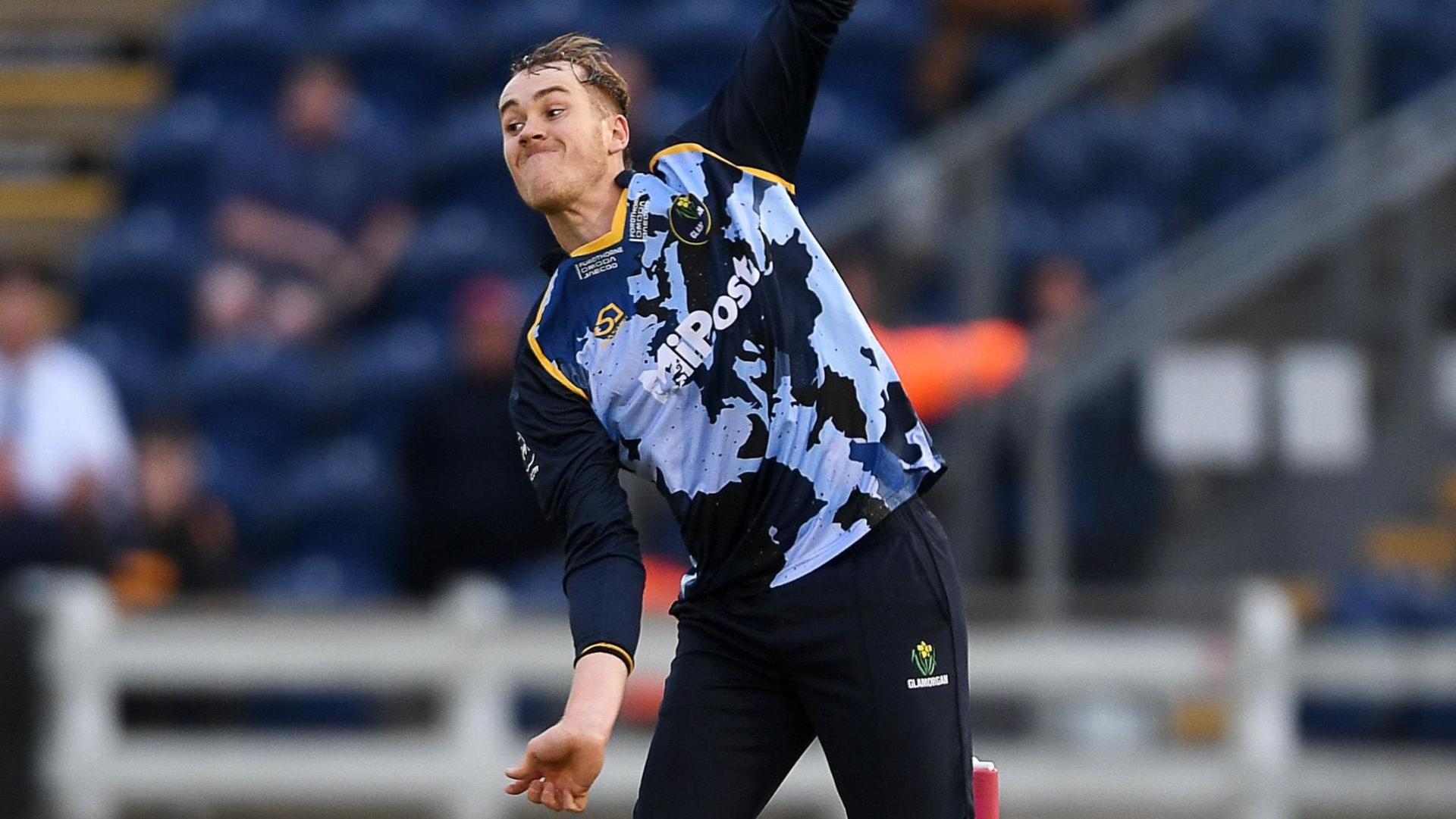 Ben Kellaway bowls