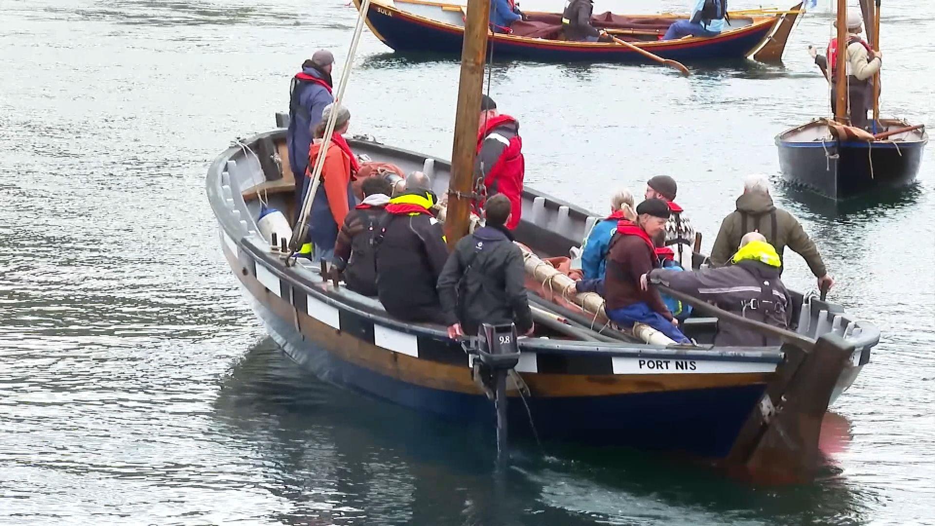 Bàta-siùil aig Fèis Lugger ann an Ulapul 