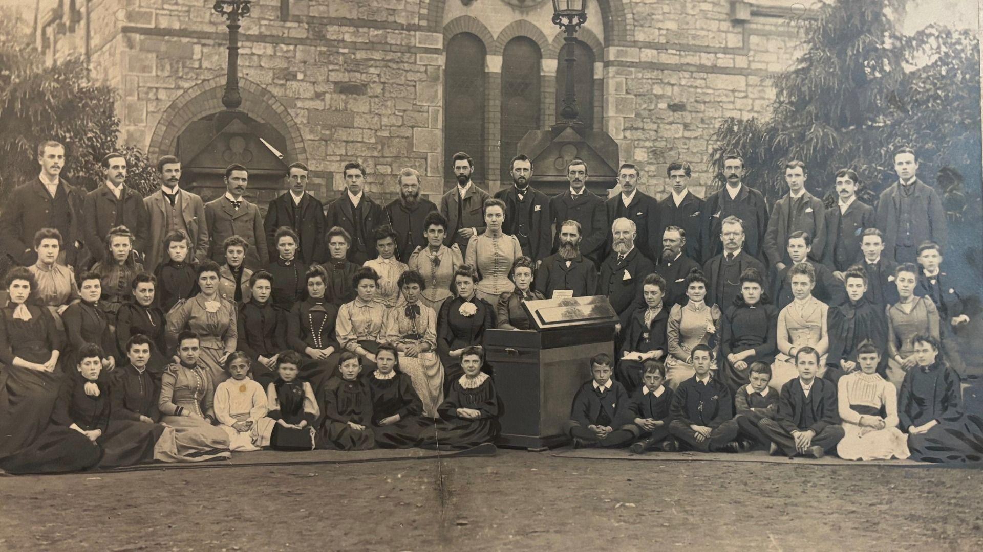 Côr y capel yn 1891