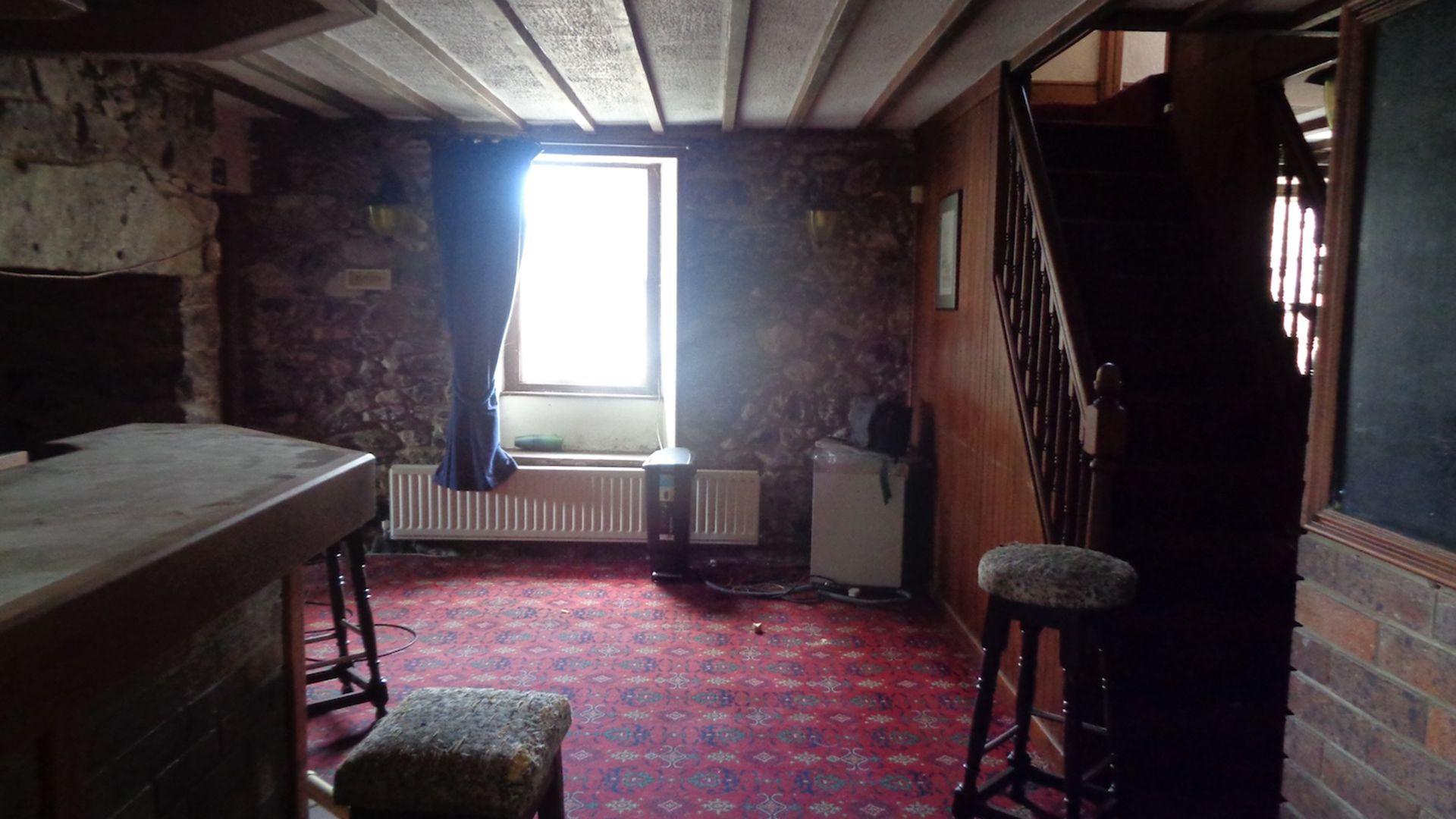 Bar Ty'n Llan cyn adnewyddu