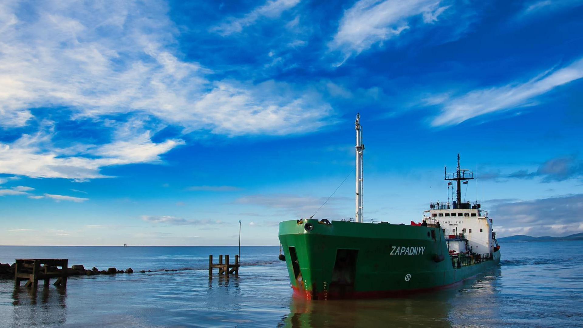 The Zapadnyy leaked 300 tonnes of molasses into the harbour