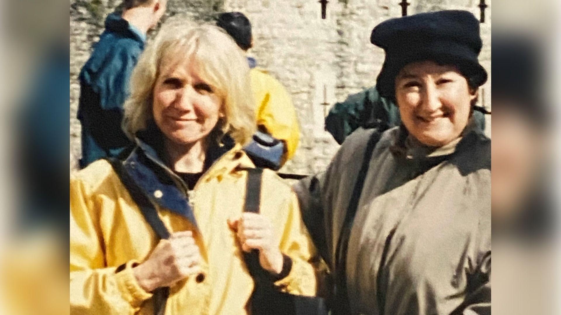 Lynwen (chwith) a Lauralei